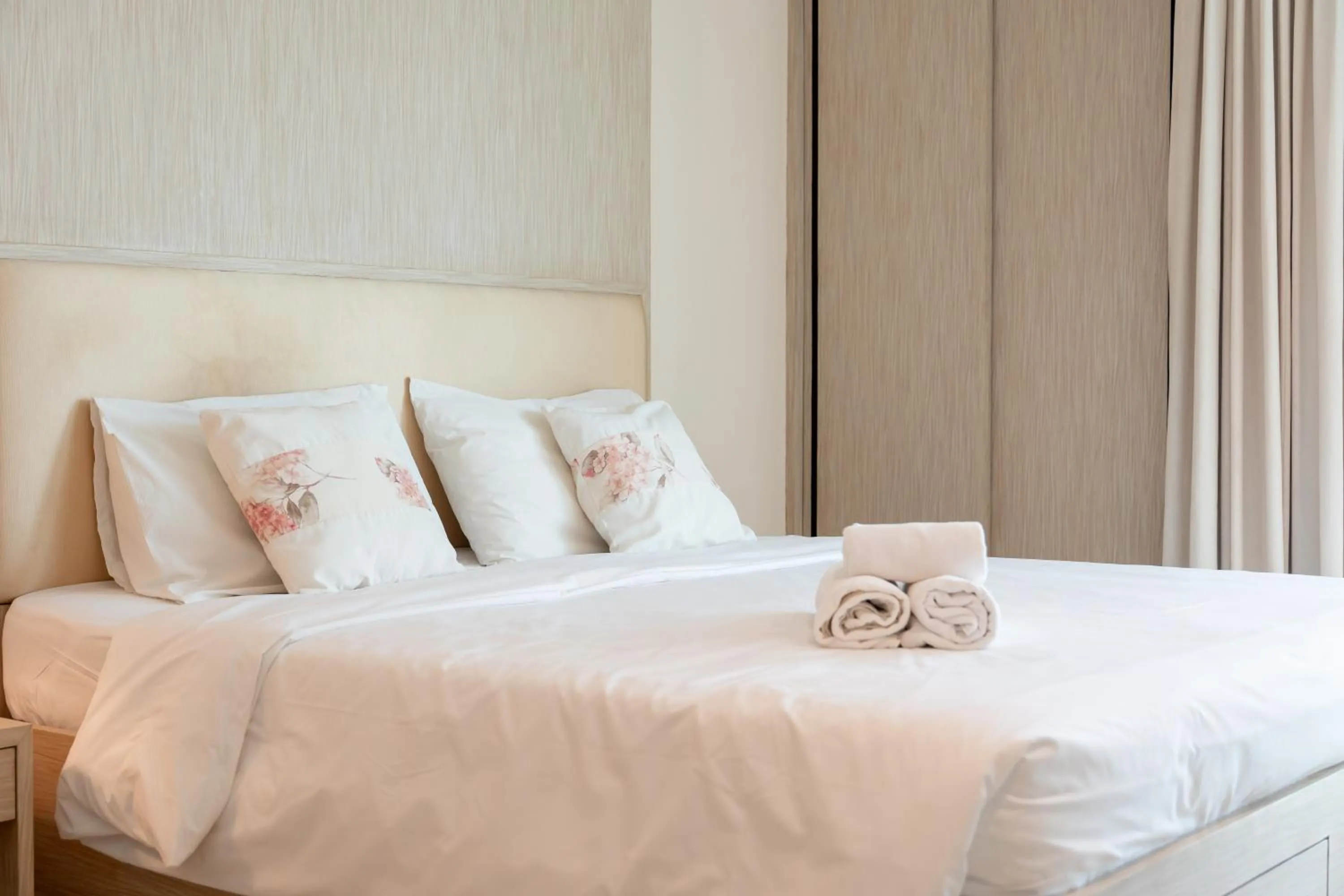 Bed in Shamrock Hotel Pattaya