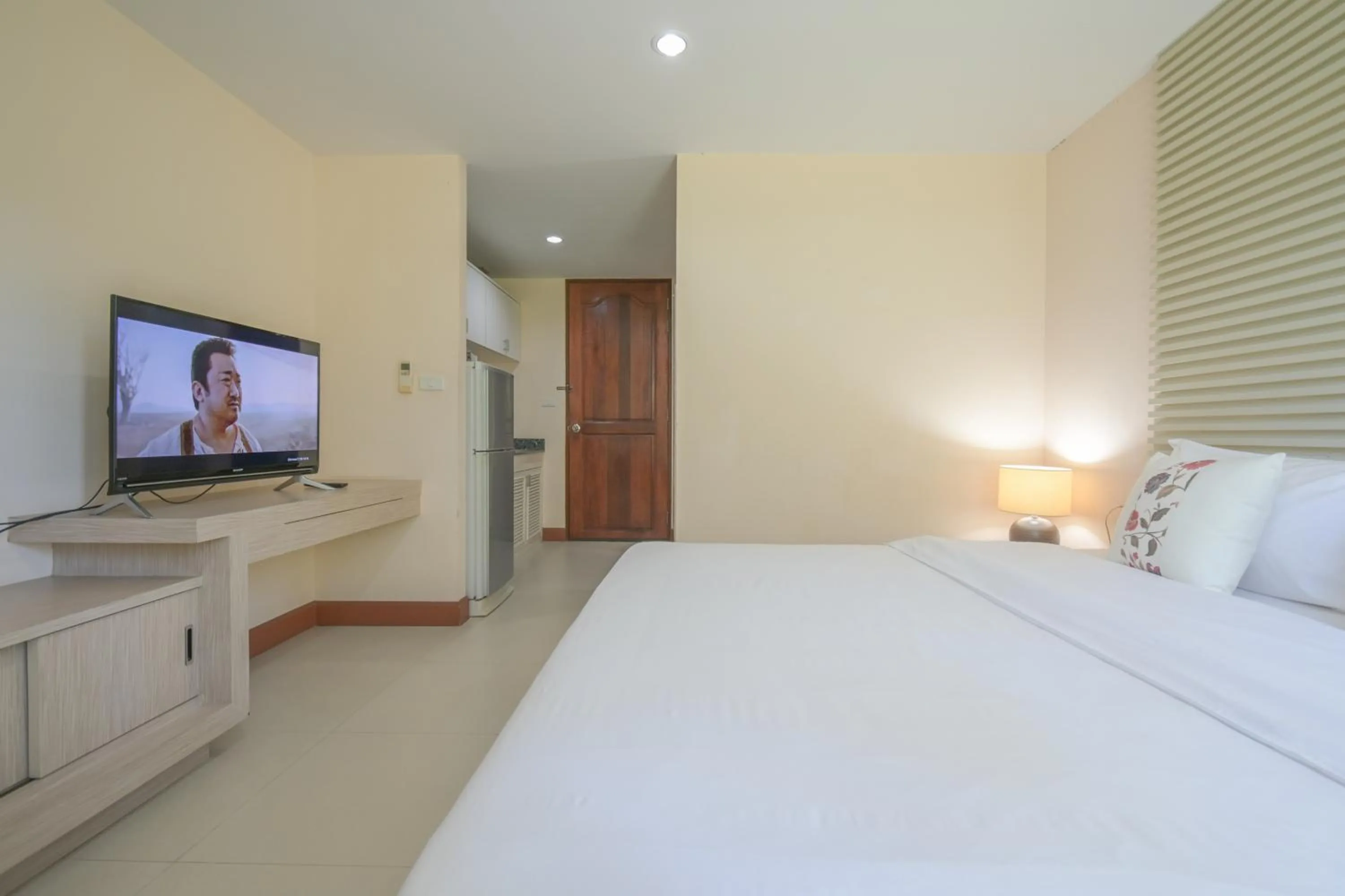 Bed in Shamrock Hotel Pattaya