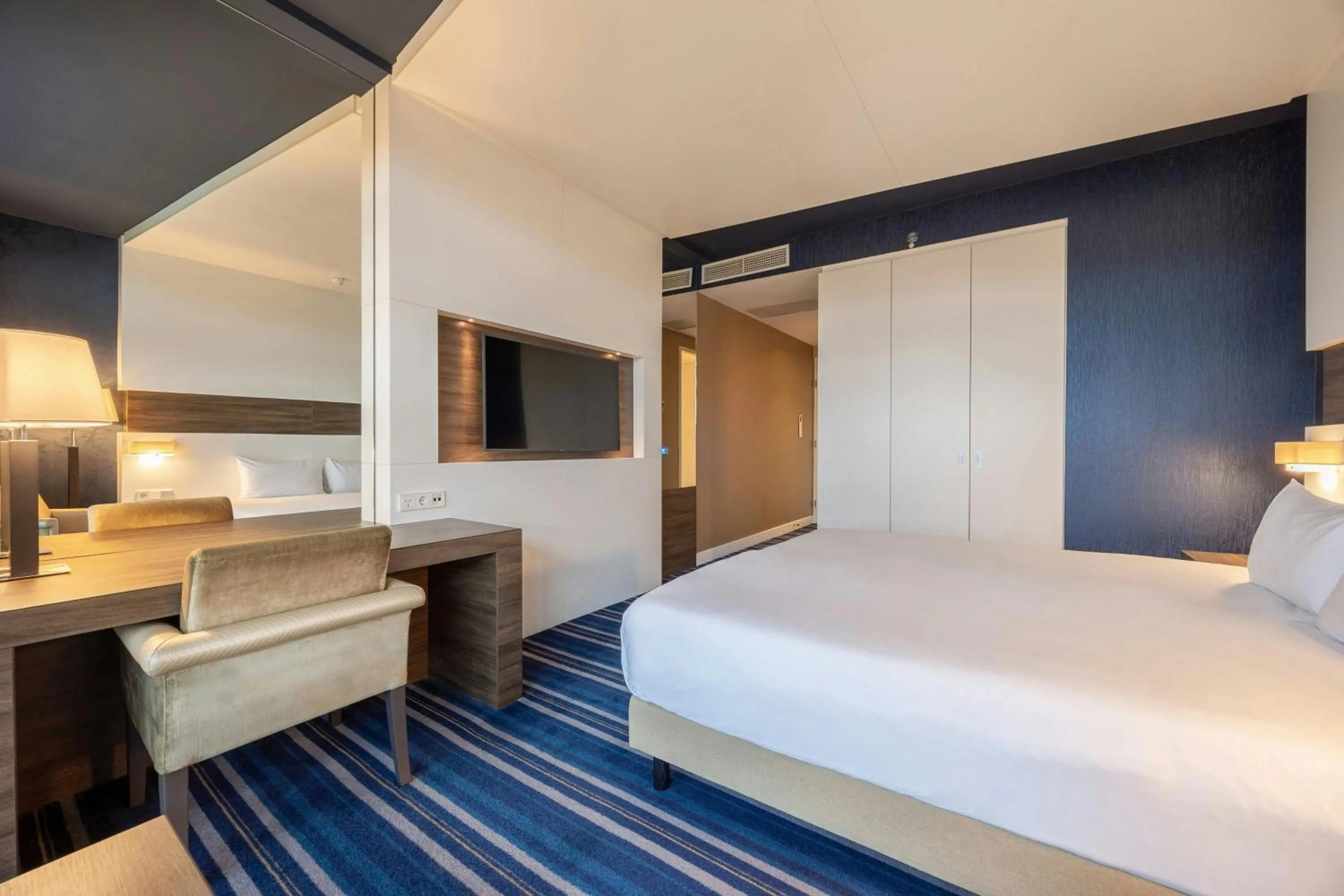 Photo of the whole room, Bed in Leonardo Royal Hotel Den Haag Promenade