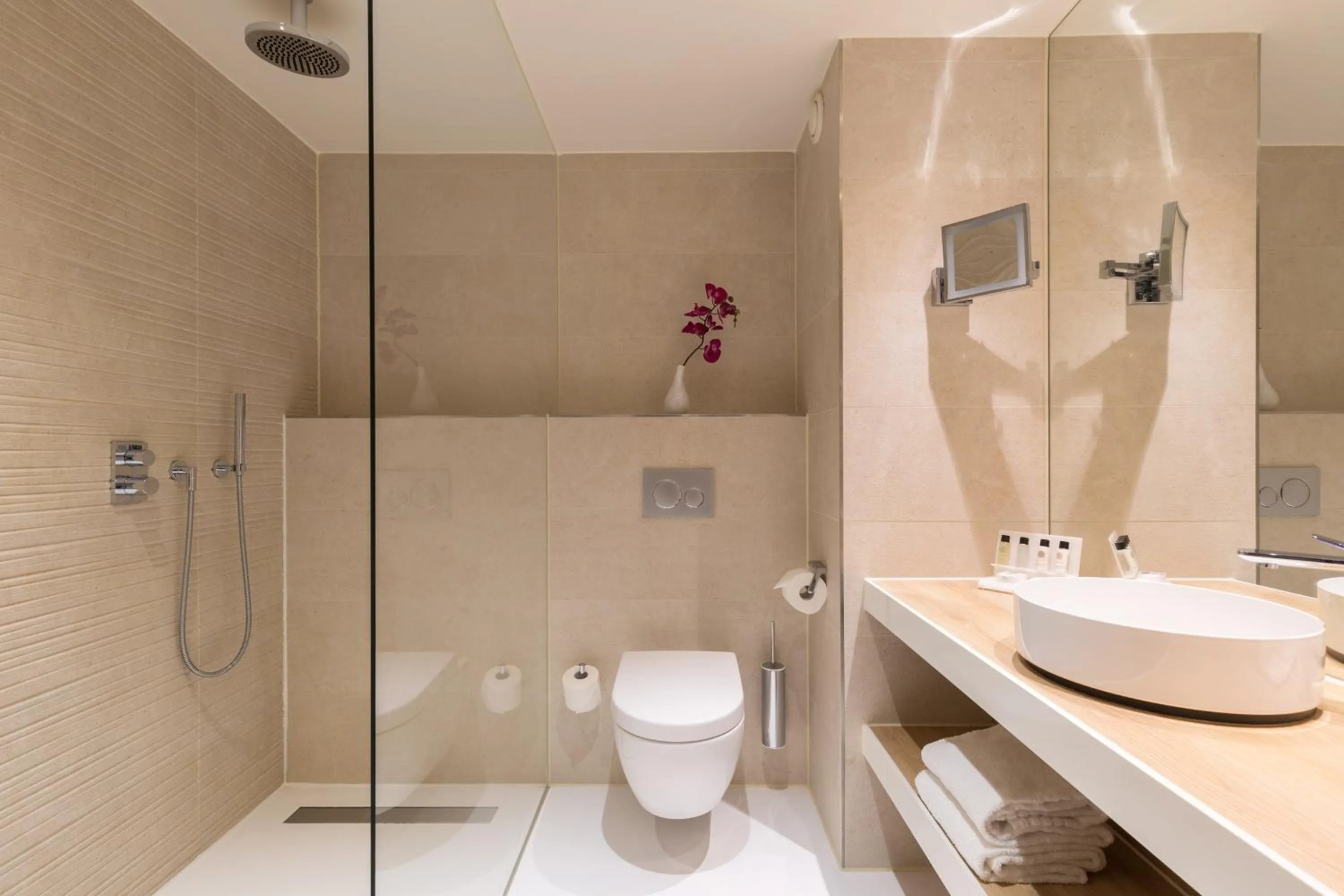 Bathroom in Leonardo Royal Hotel Den Haag Promenade