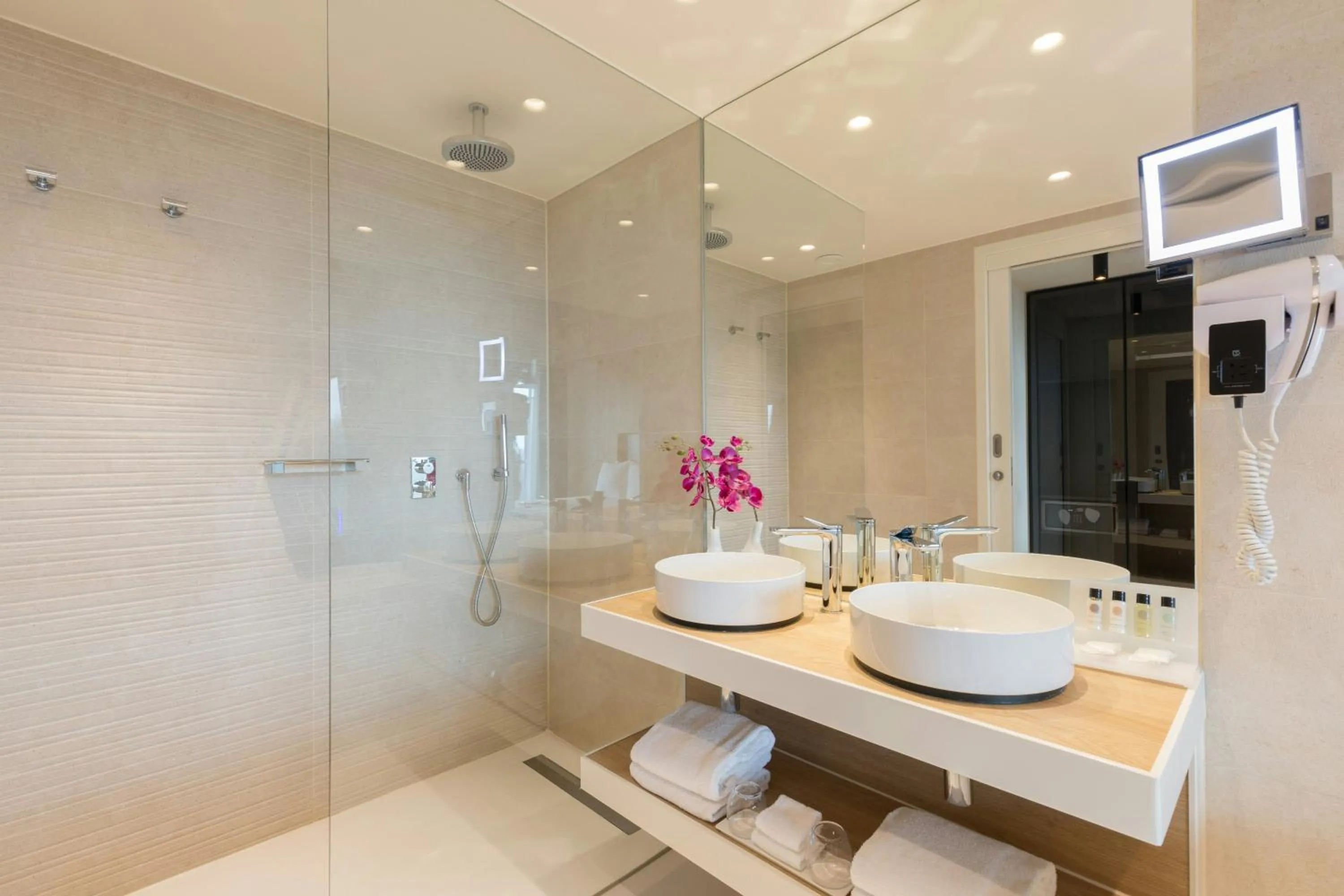 Bathroom in Leonardo Royal Hotel Den Haag Promenade