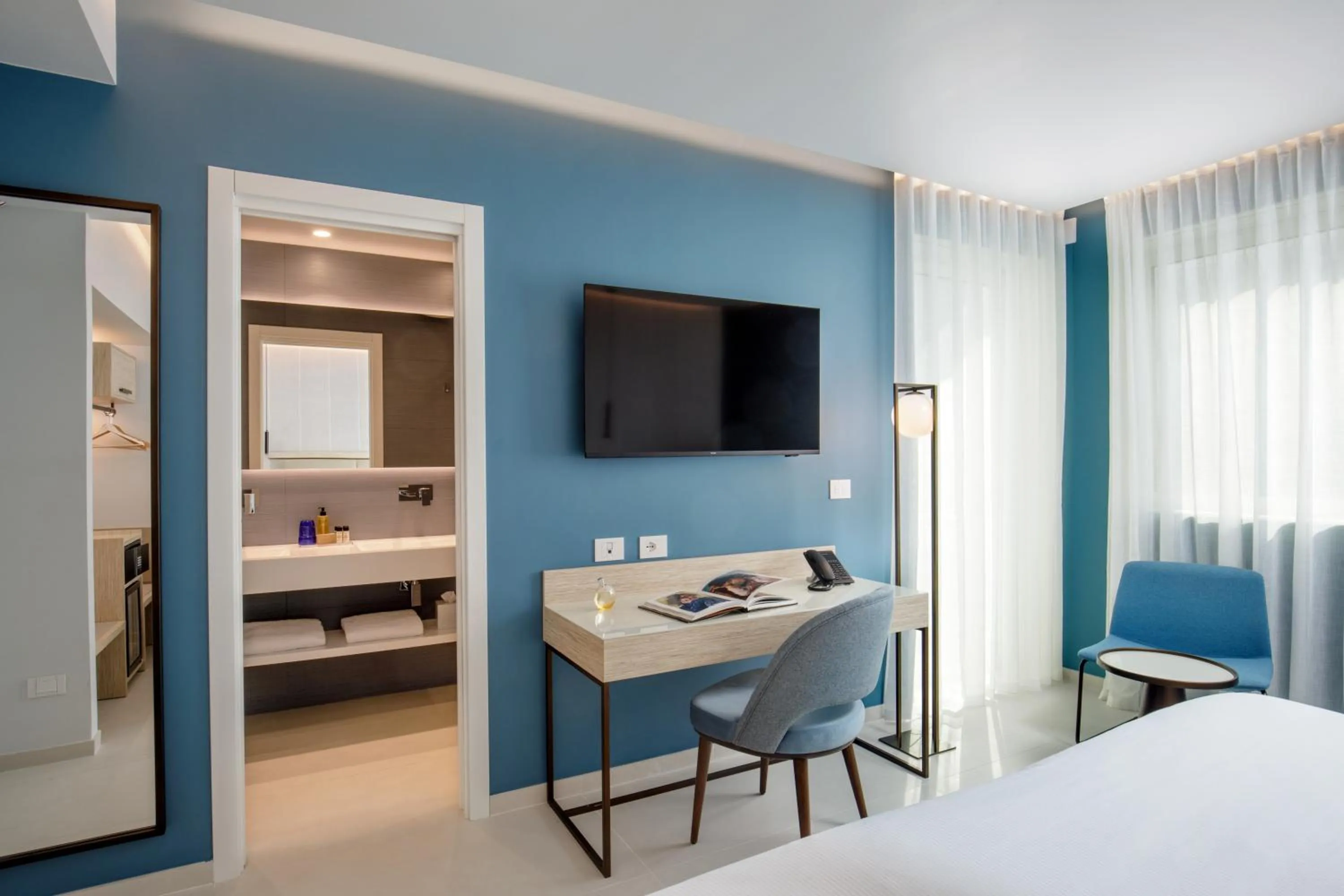 Photo of the whole room, Bed in Ambasciatori Suite Hotel