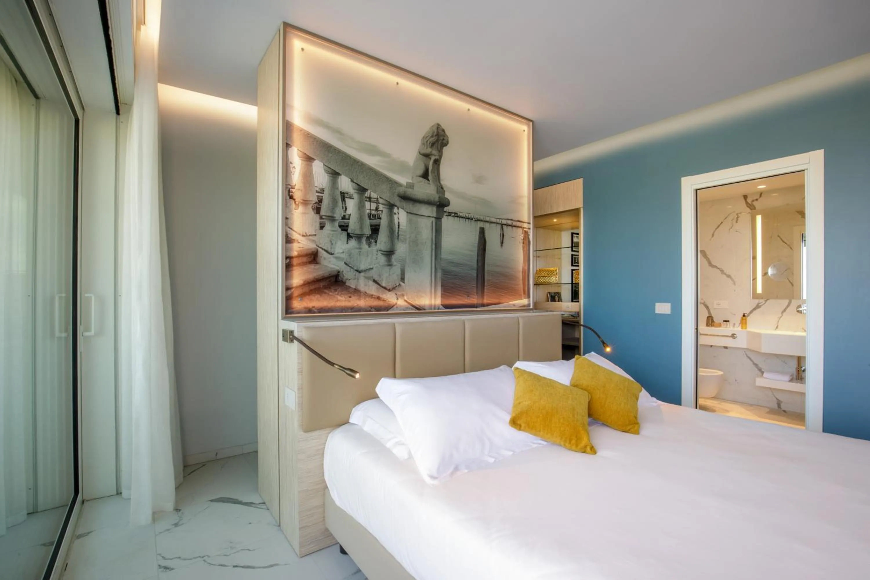 Bed in Ambasciatori Suite Hotel