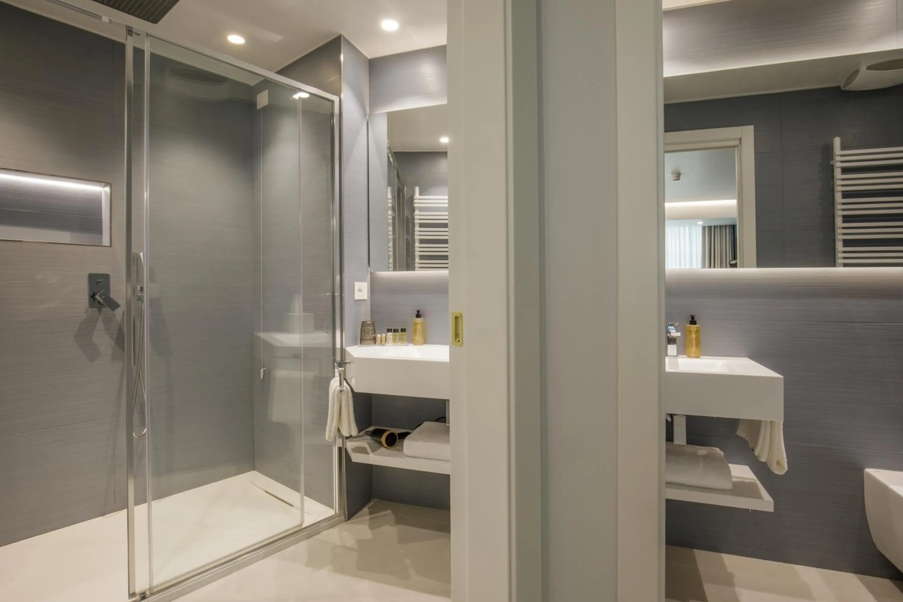 Bathroom in Ambasciatori Suite Hotel