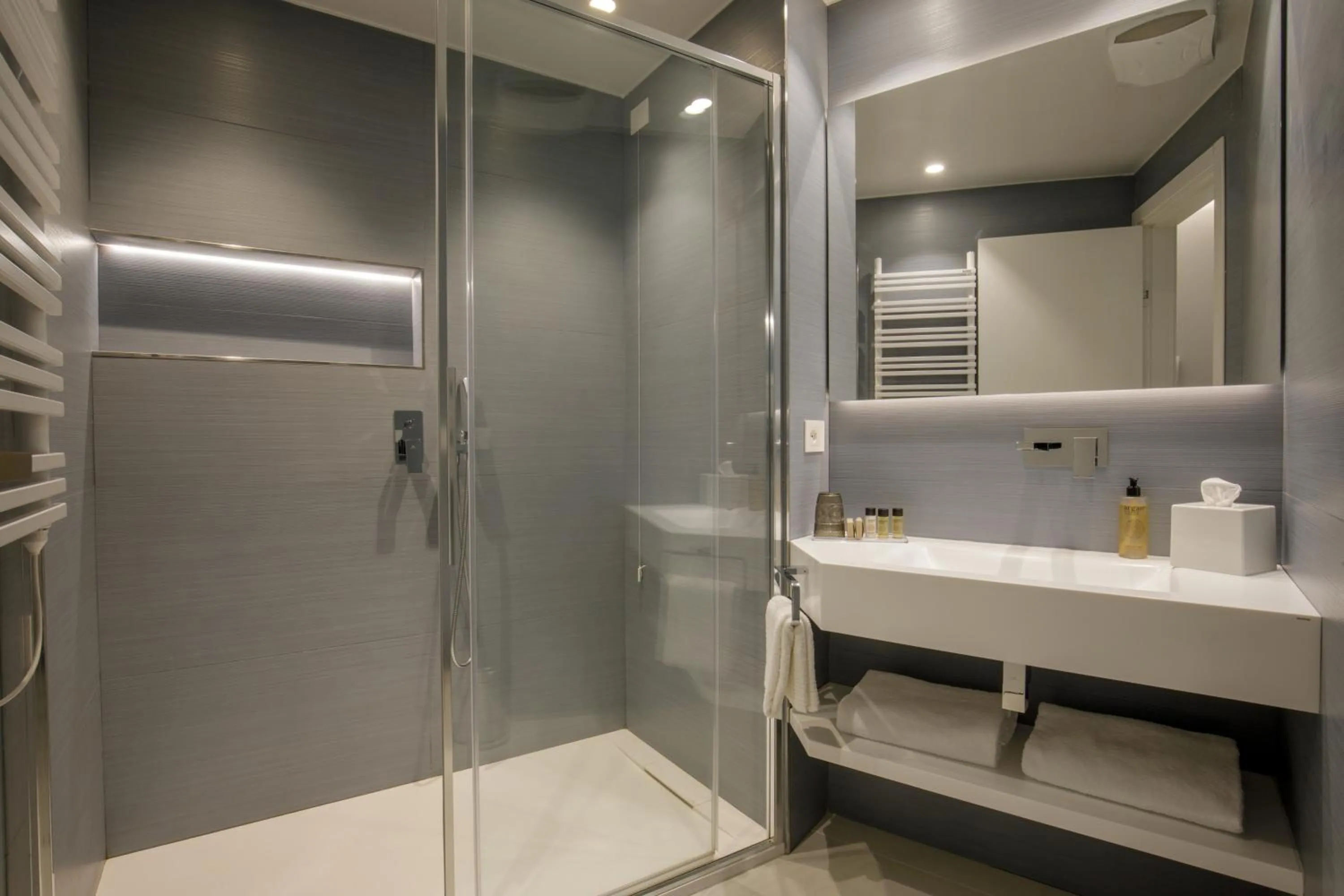 Bathroom in Ambasciatori Suite Hotel