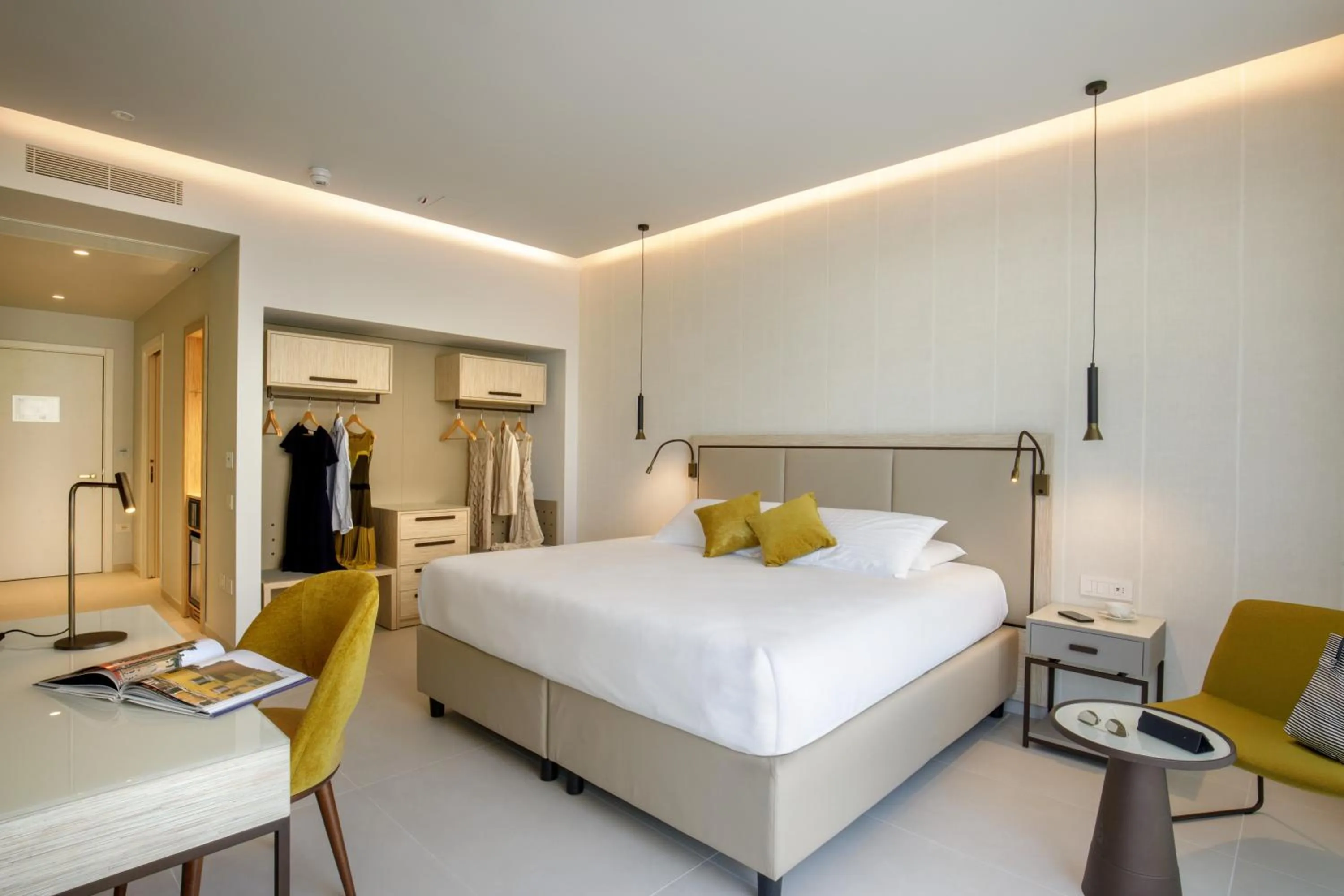 Photo of the whole room, Bed in Ambasciatori Suite Hotel