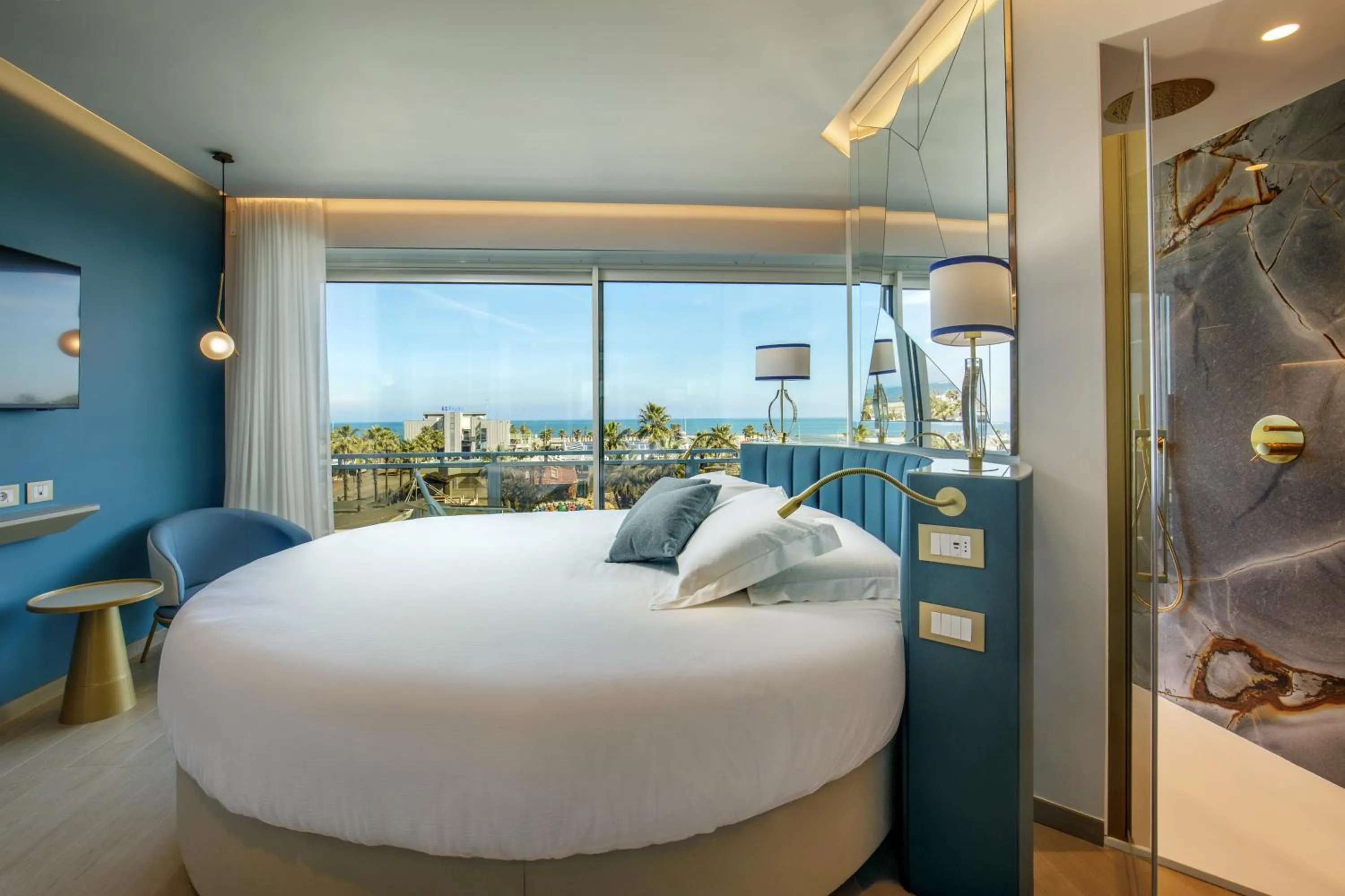 Bed in Ambasciatori Suite Hotel