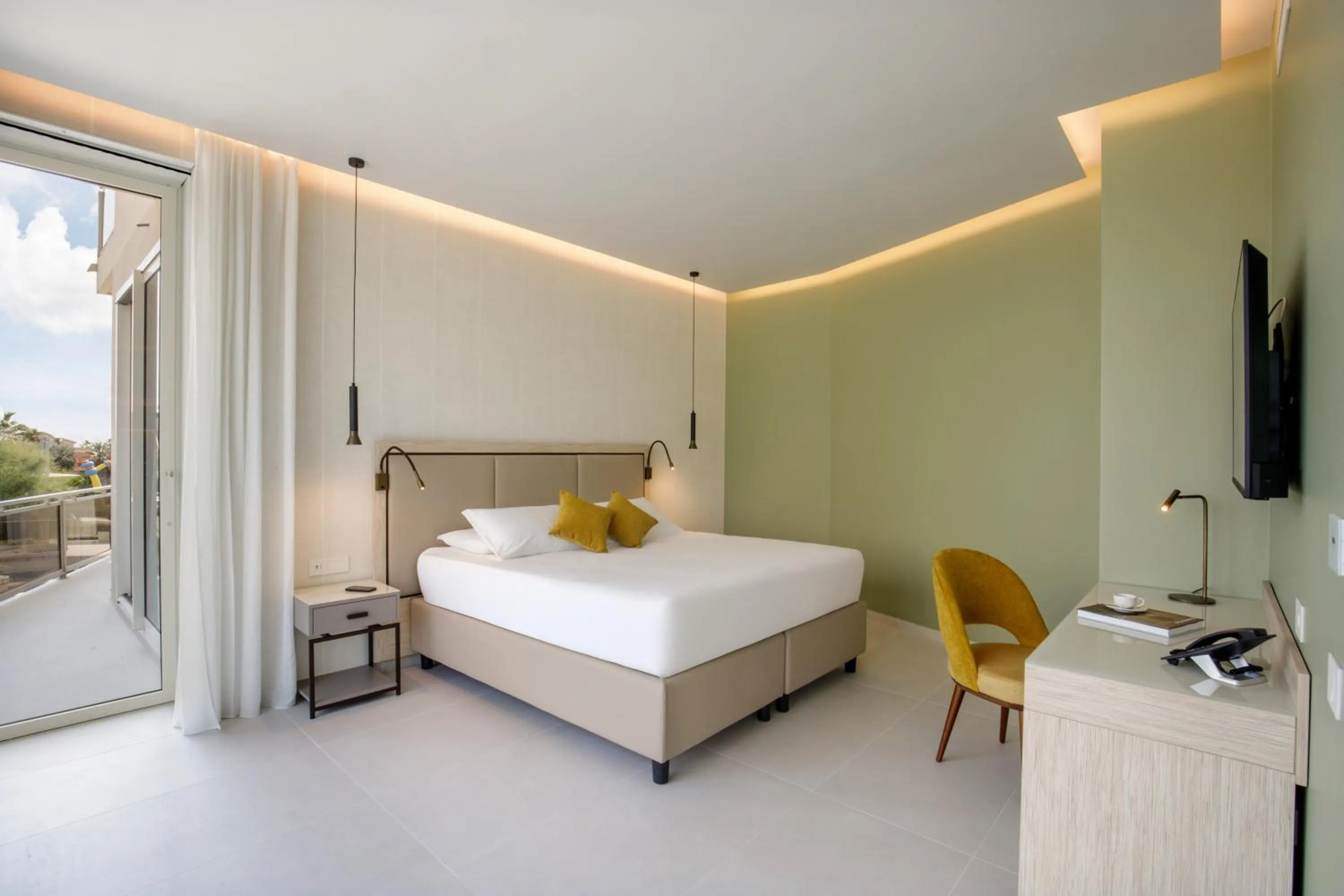 TV and multimedia, Bed in Ambasciatori Suite Hotel