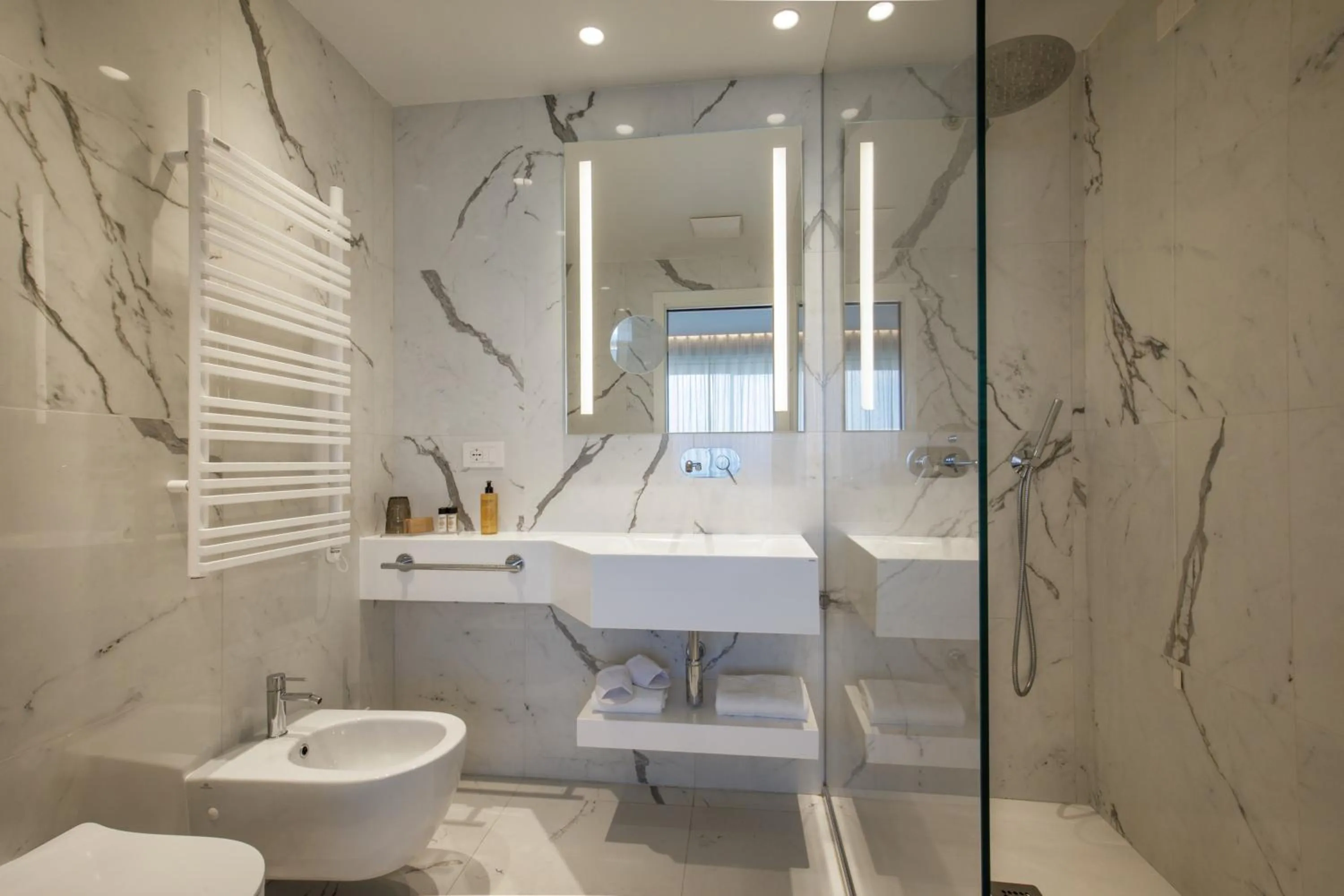 Bathroom in Ambasciatori Suite Hotel