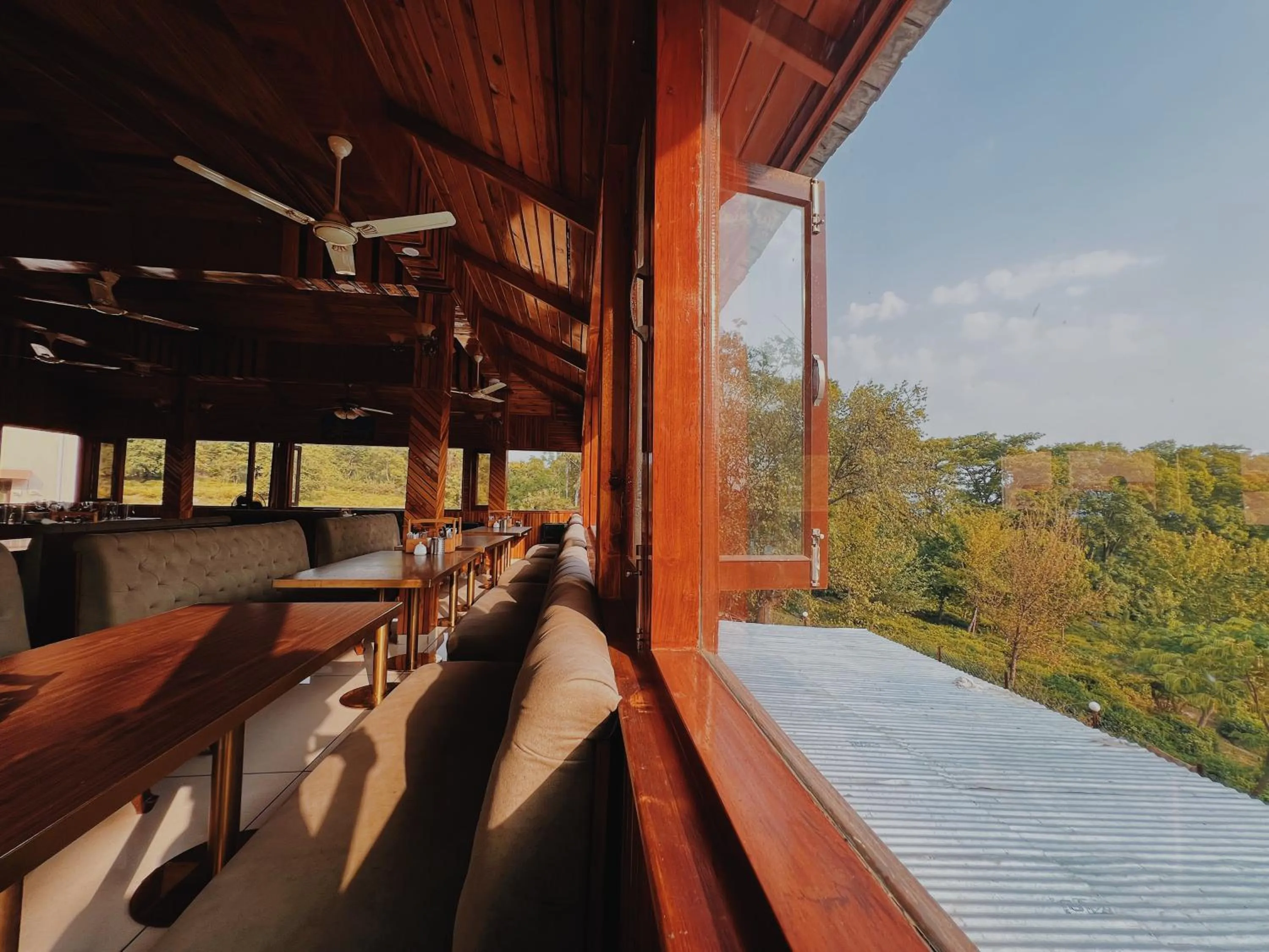 Restaurant/places to eat in Appas Hotel