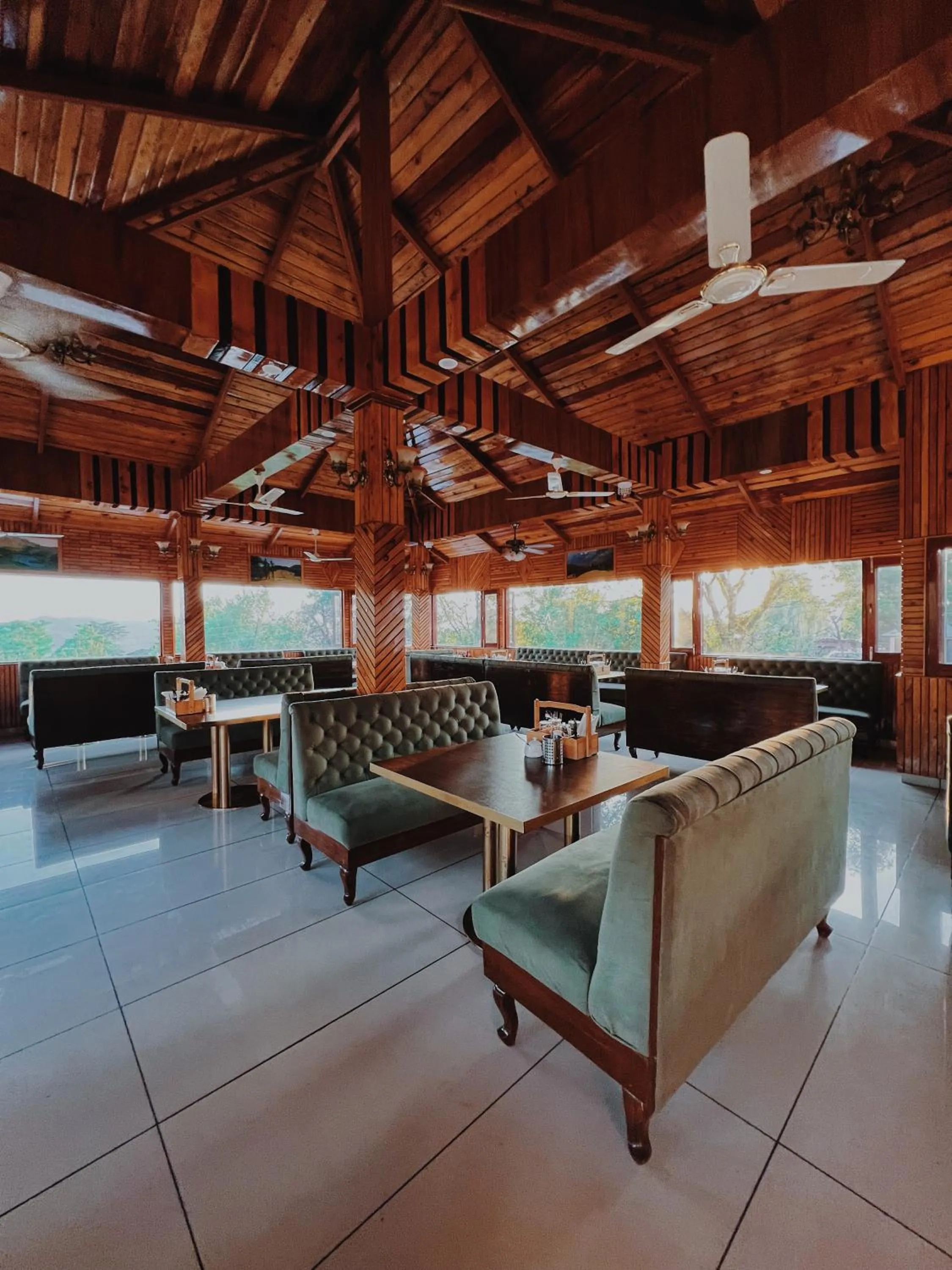 Restaurant/places to eat in Appas Hotel