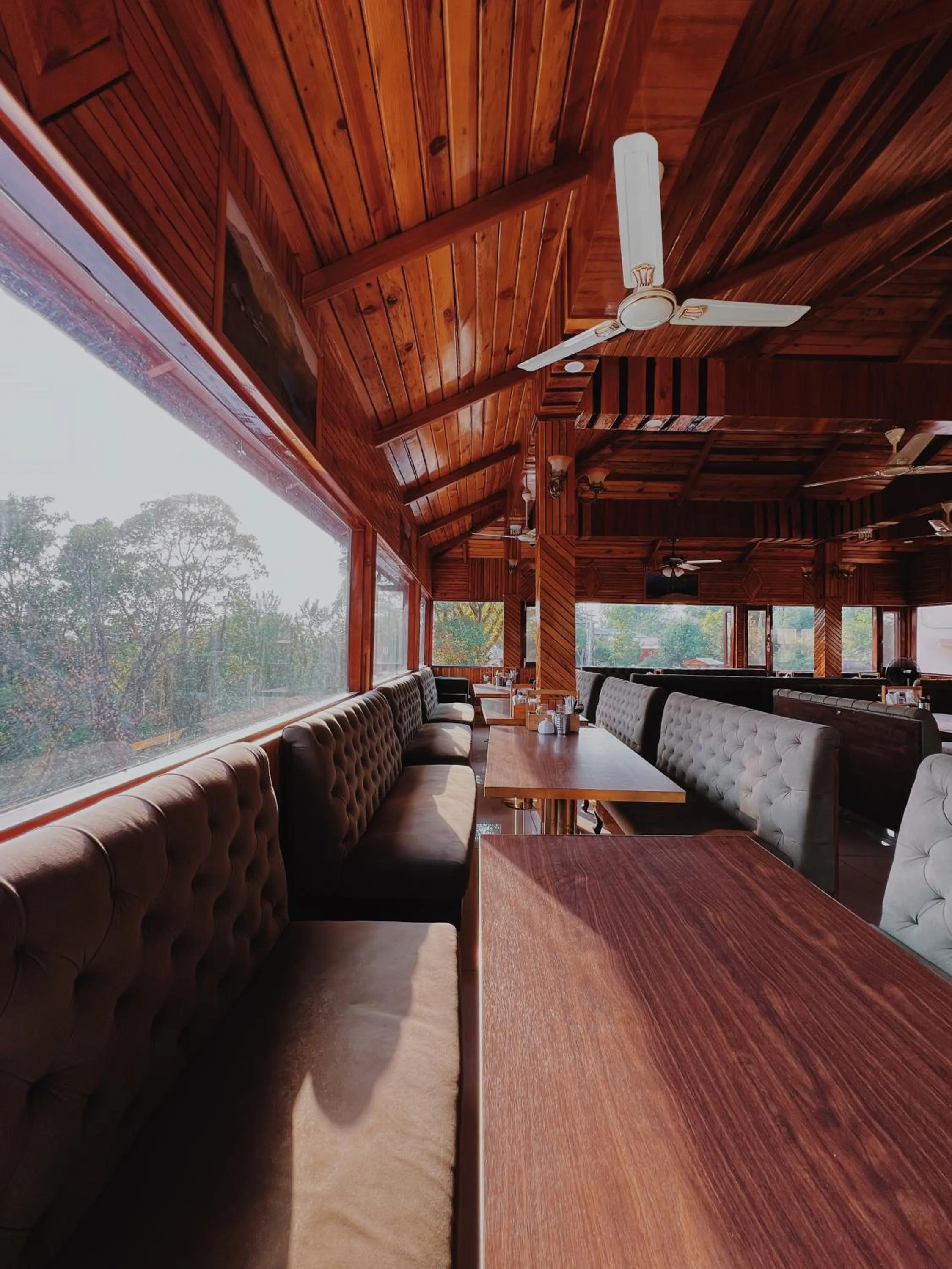 Restaurant/places to eat in Appas Hotel