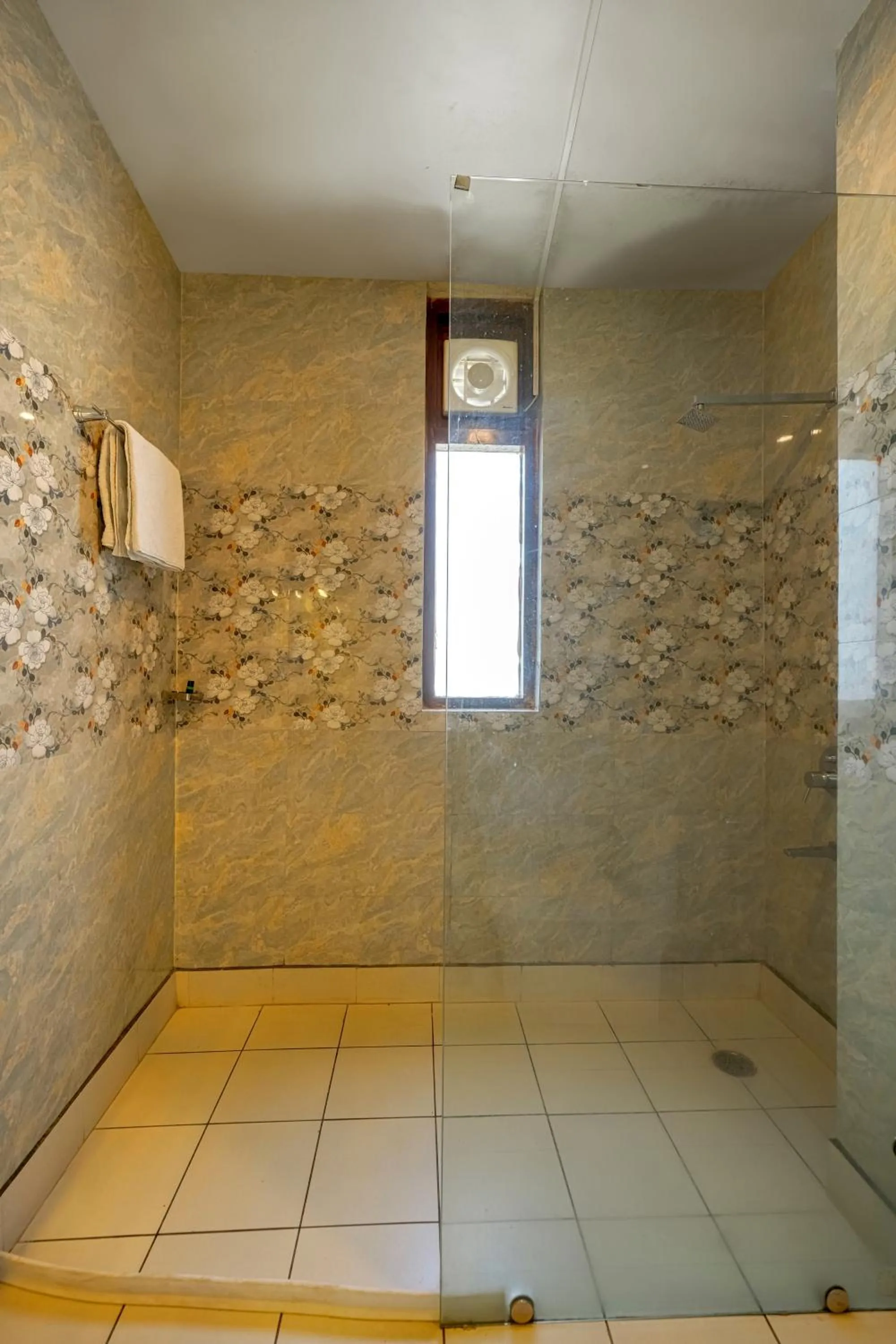 Shower in Appas Hotel