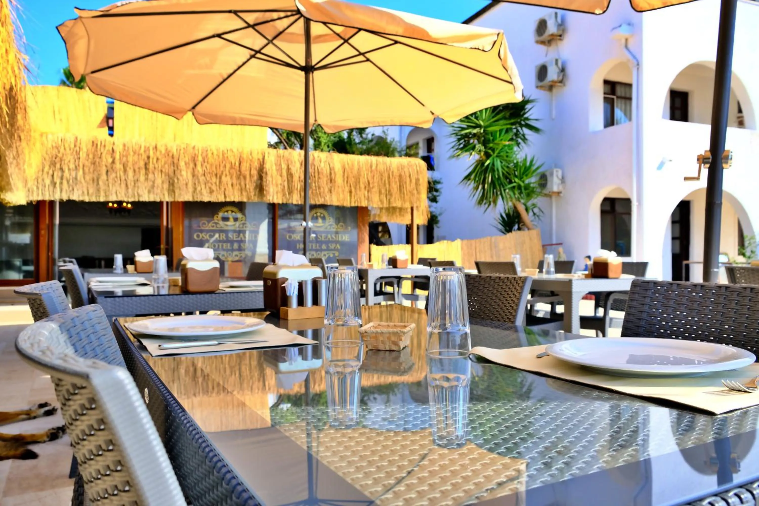 Restaurant/places to eat in Oscar Seaside Hotel & Spa
