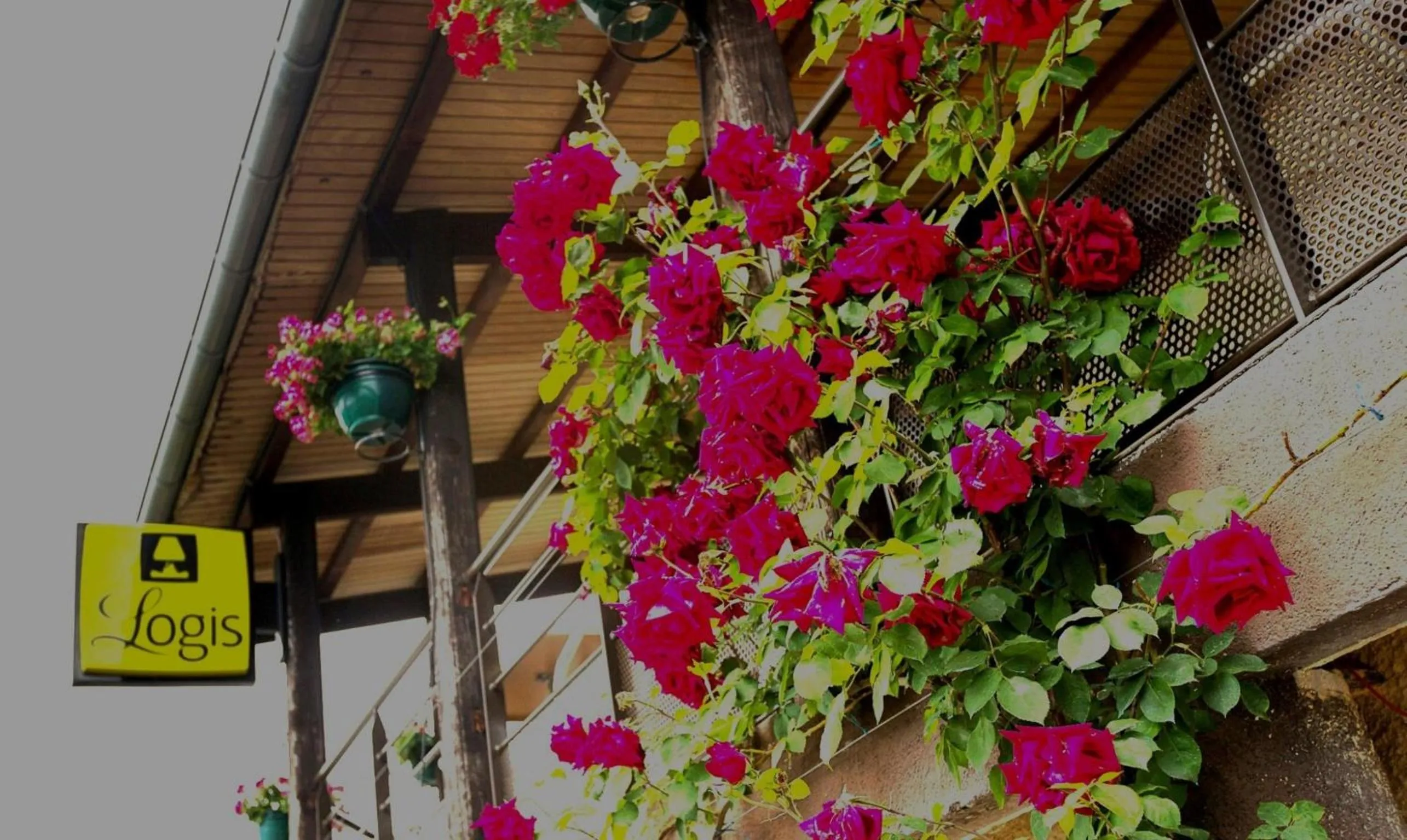 Facade/entrance in Logis Hôtel Belle Vue