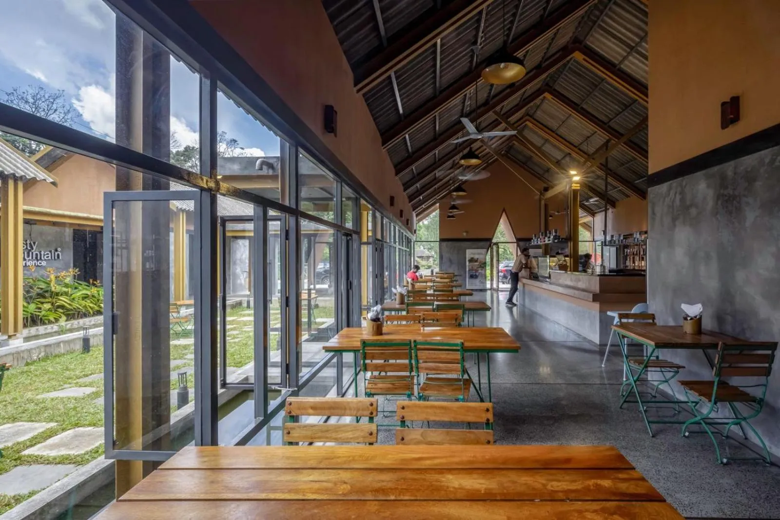 Restaurant/places to eat in Misty Mountain Experience