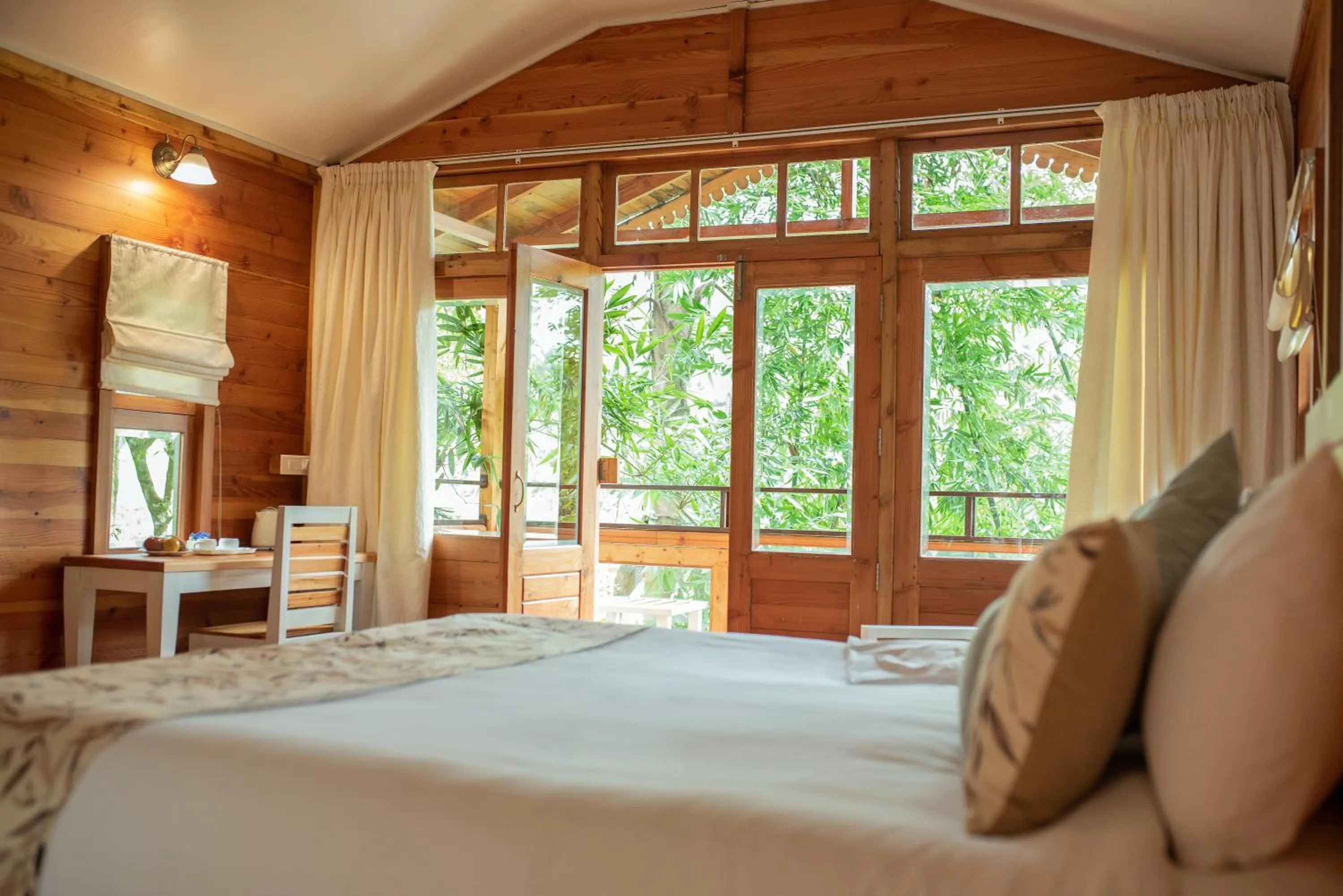 Bedroom, Bed in Misty Mountain Experience