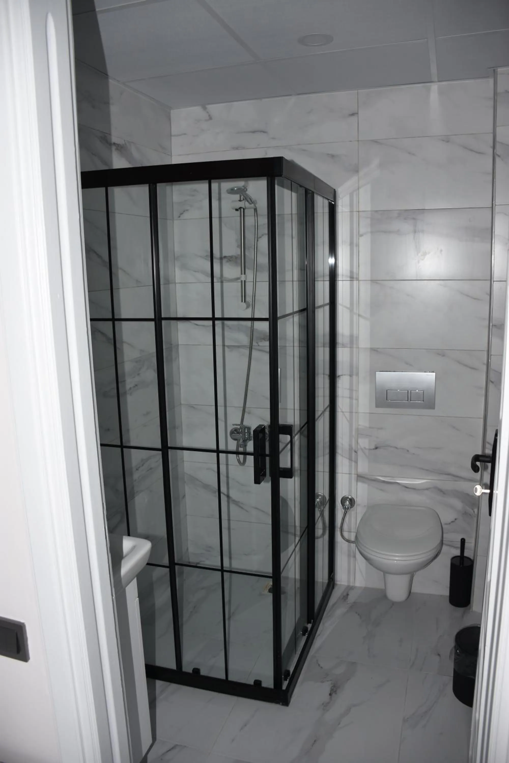 Shower in La Sorella