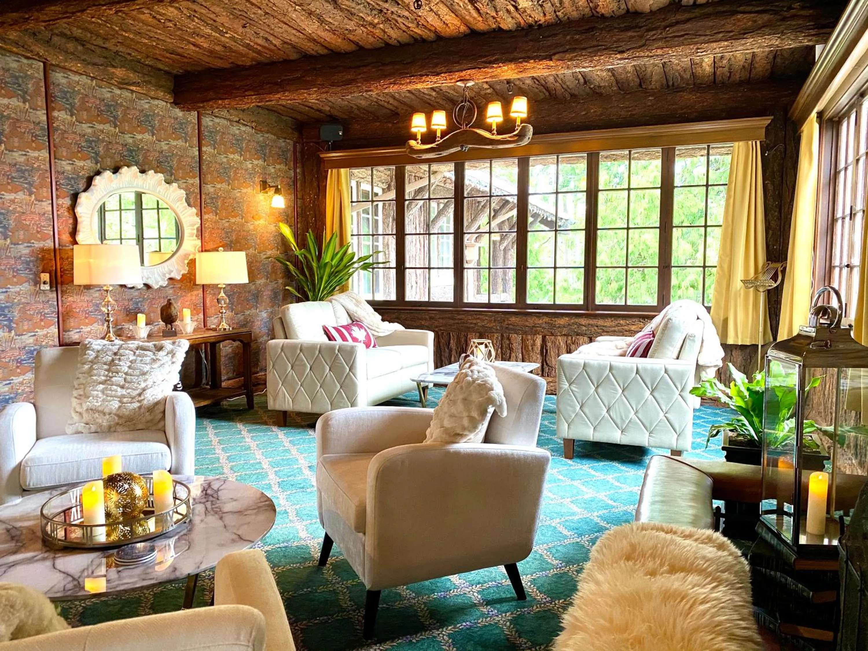 Lounge or bar in The Latch Inn