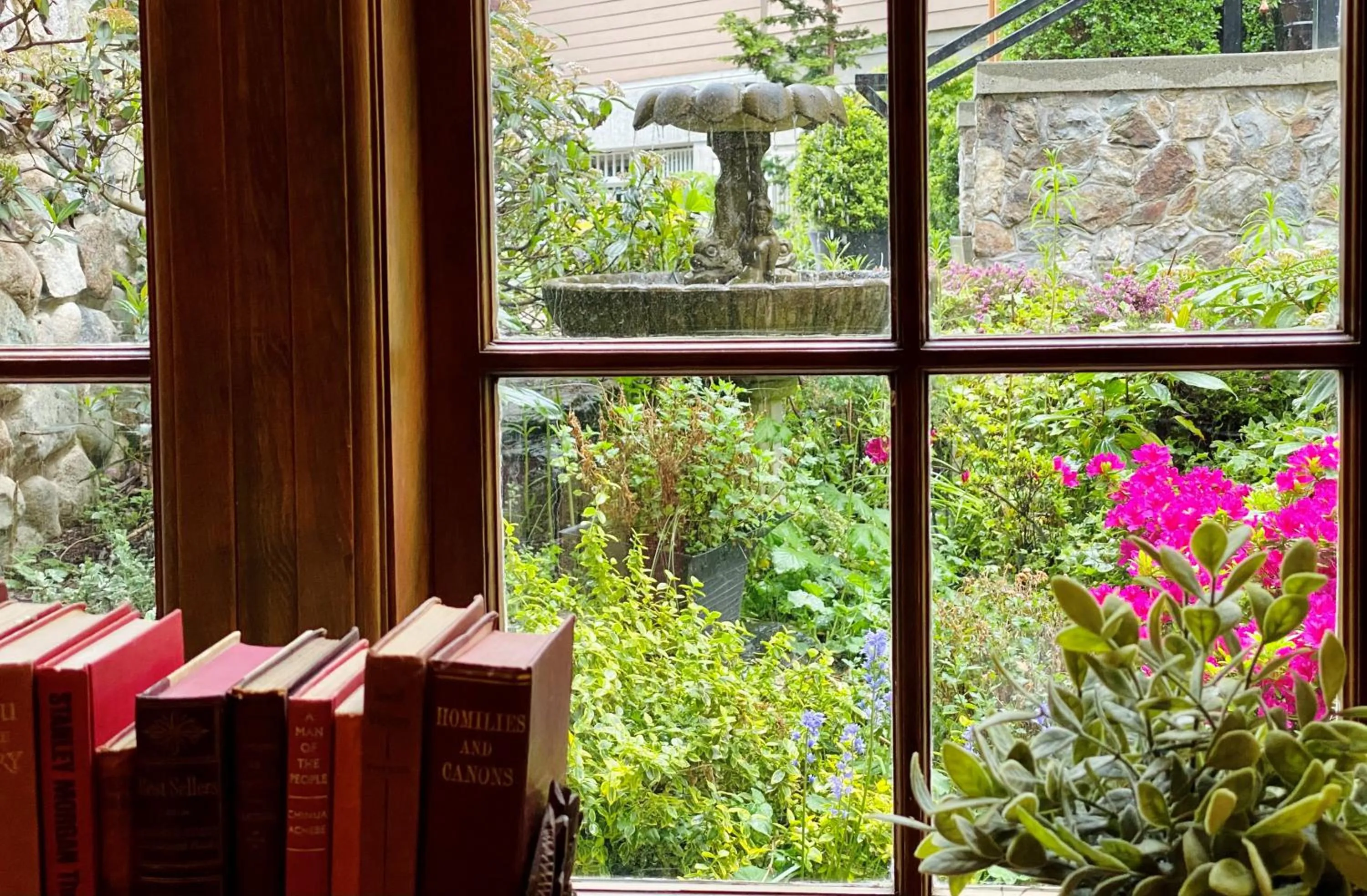 Garden view in The Latch Inn