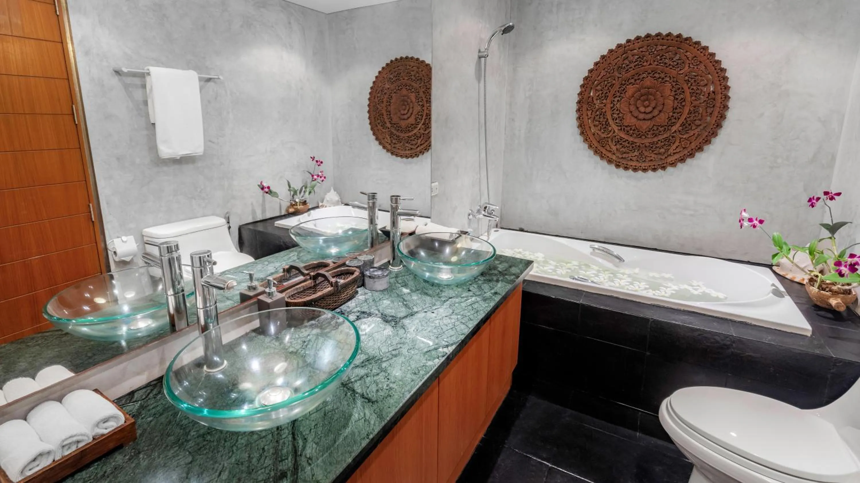 Toilet in Villa Lomchoy