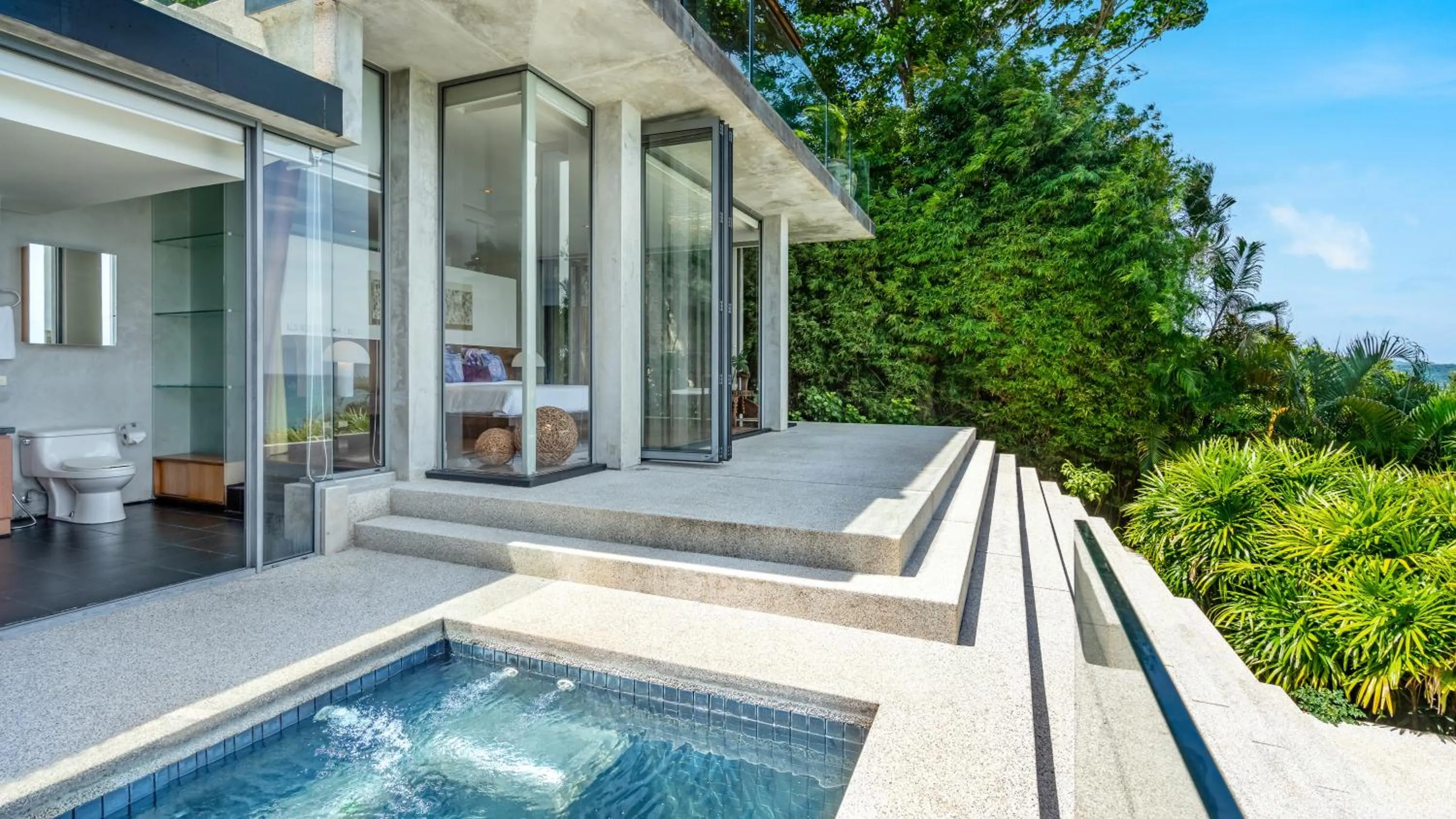 Hot Tub in Villa Lomchoy