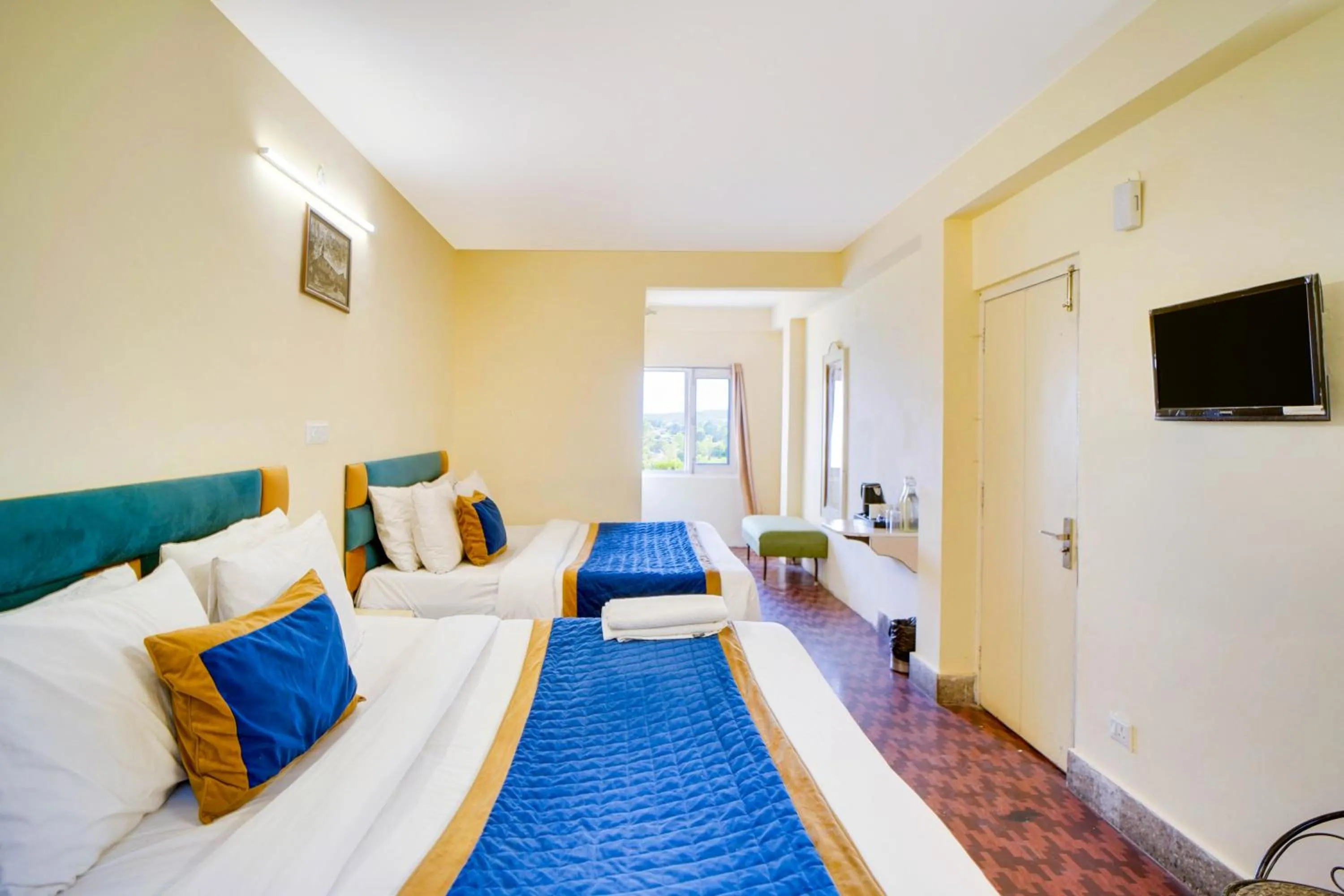 Bed in The Ashoka Inn 300mts walkable from Mall Road