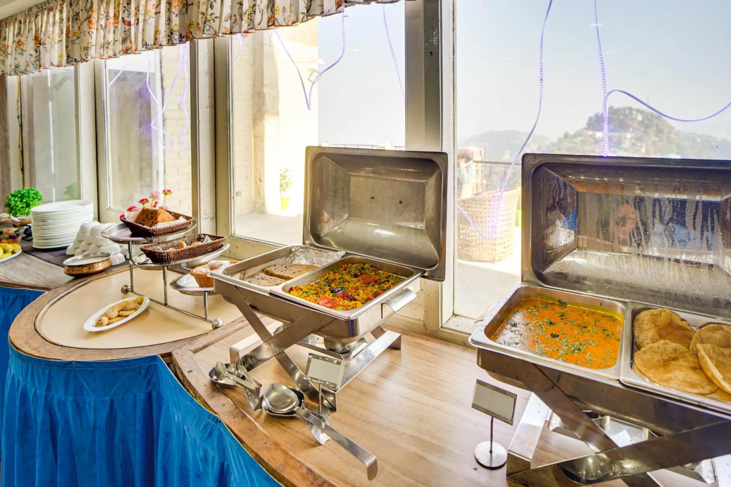 The Ashoka Inn 300mts walkable from Mall Road