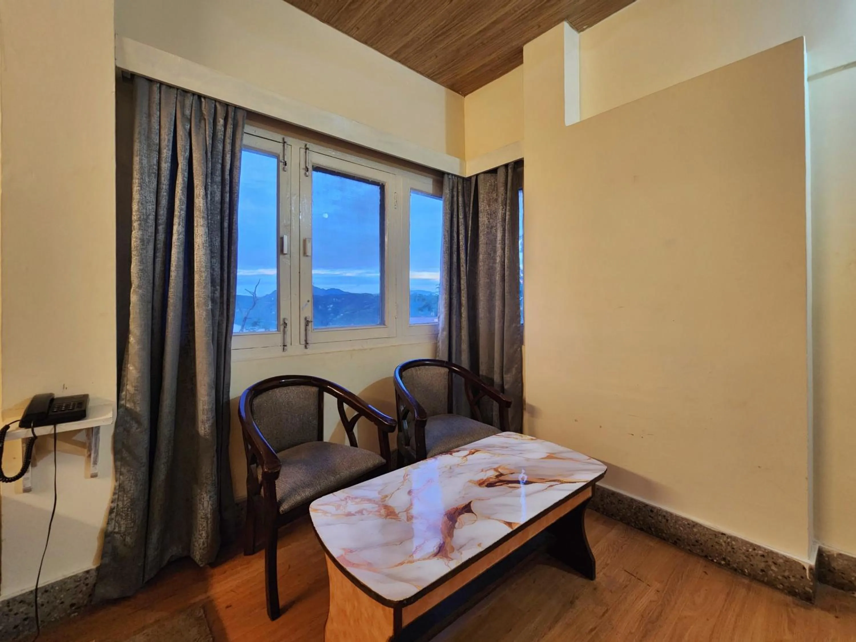 Bed in The Ashoka Inn 300mts walkable from Mall Road