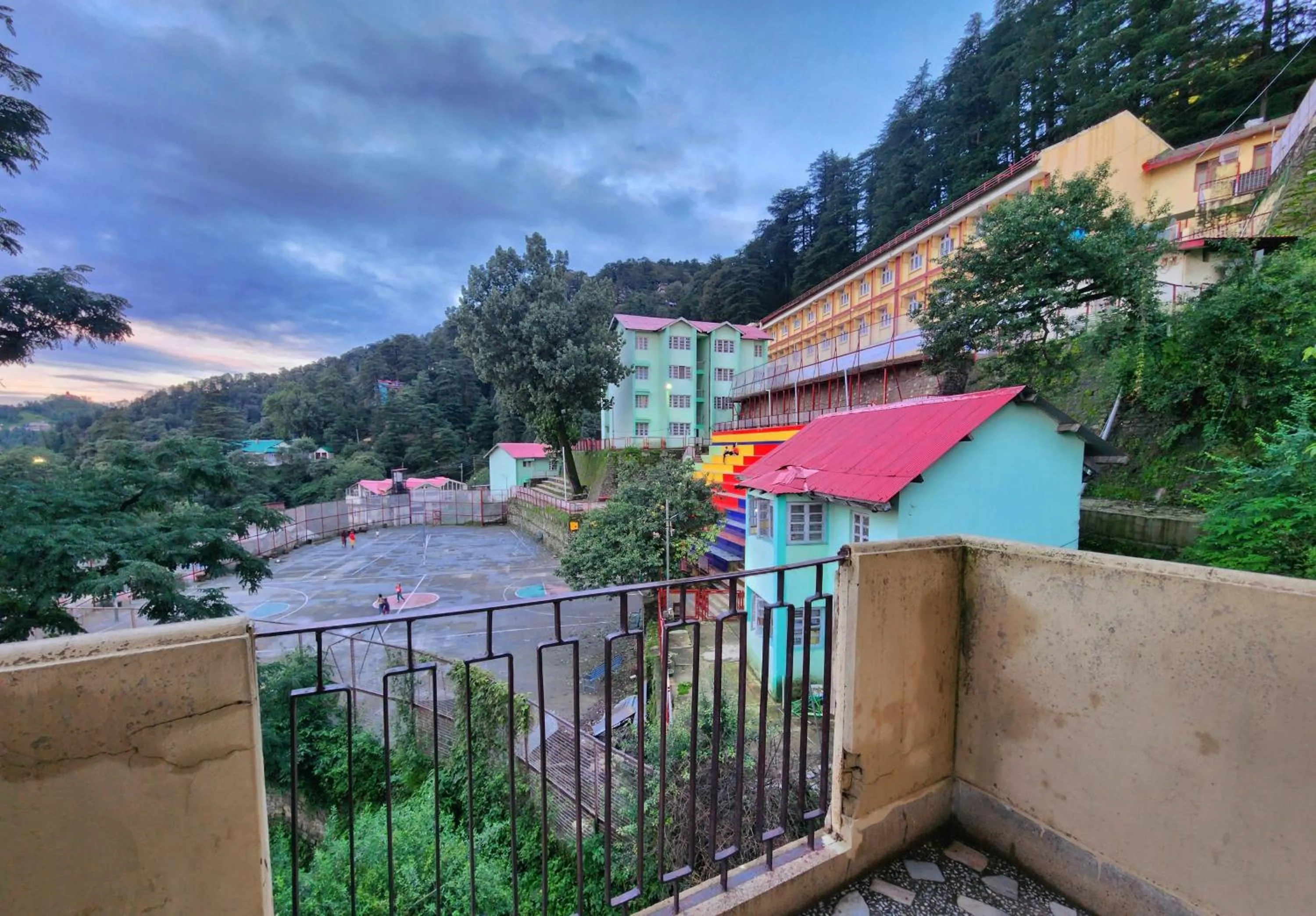 The Ashoka Inn 300mts walkable from Mall Road