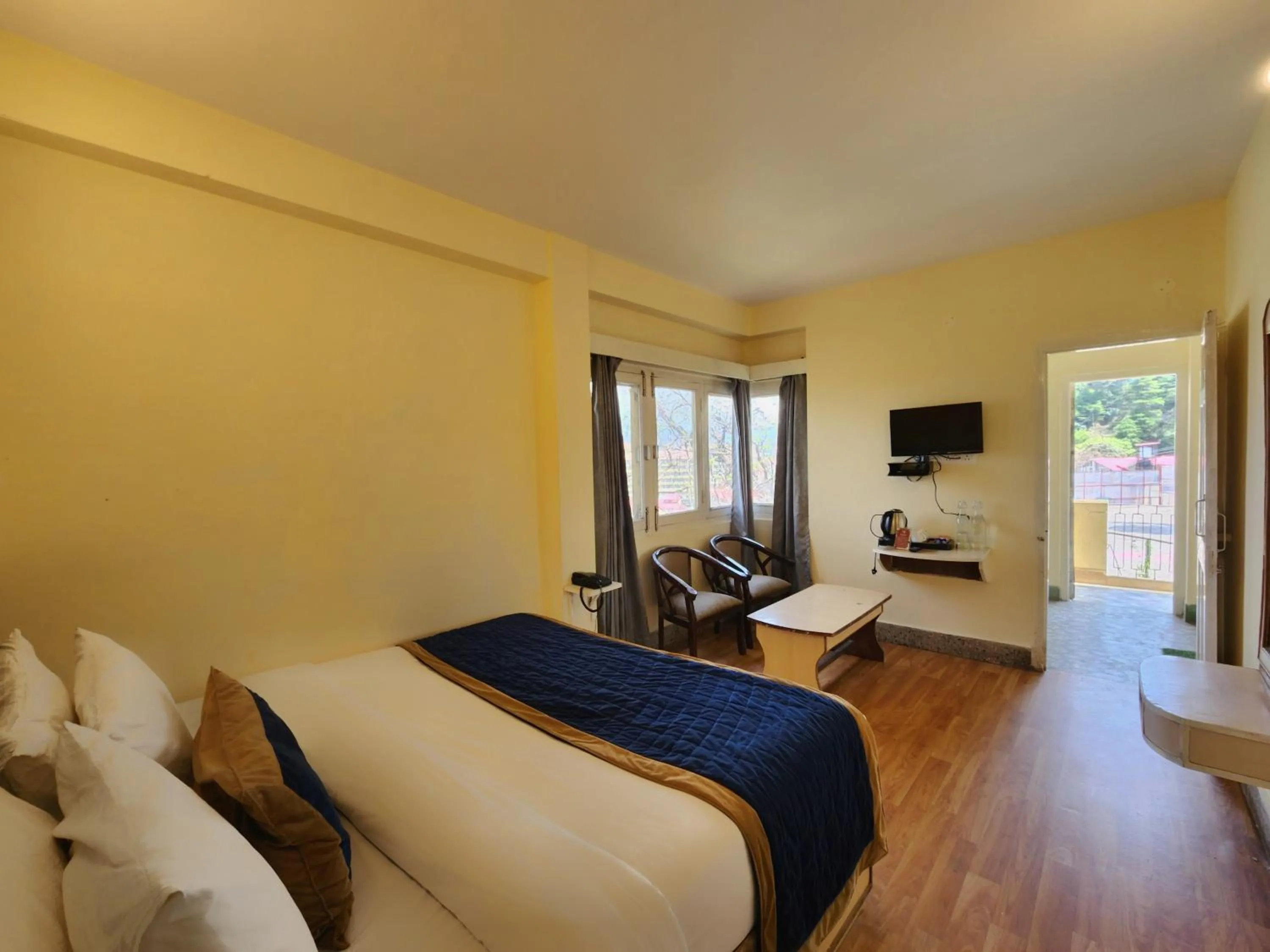 Bed in The Ashoka Inn 300mts walkable from Mall Road