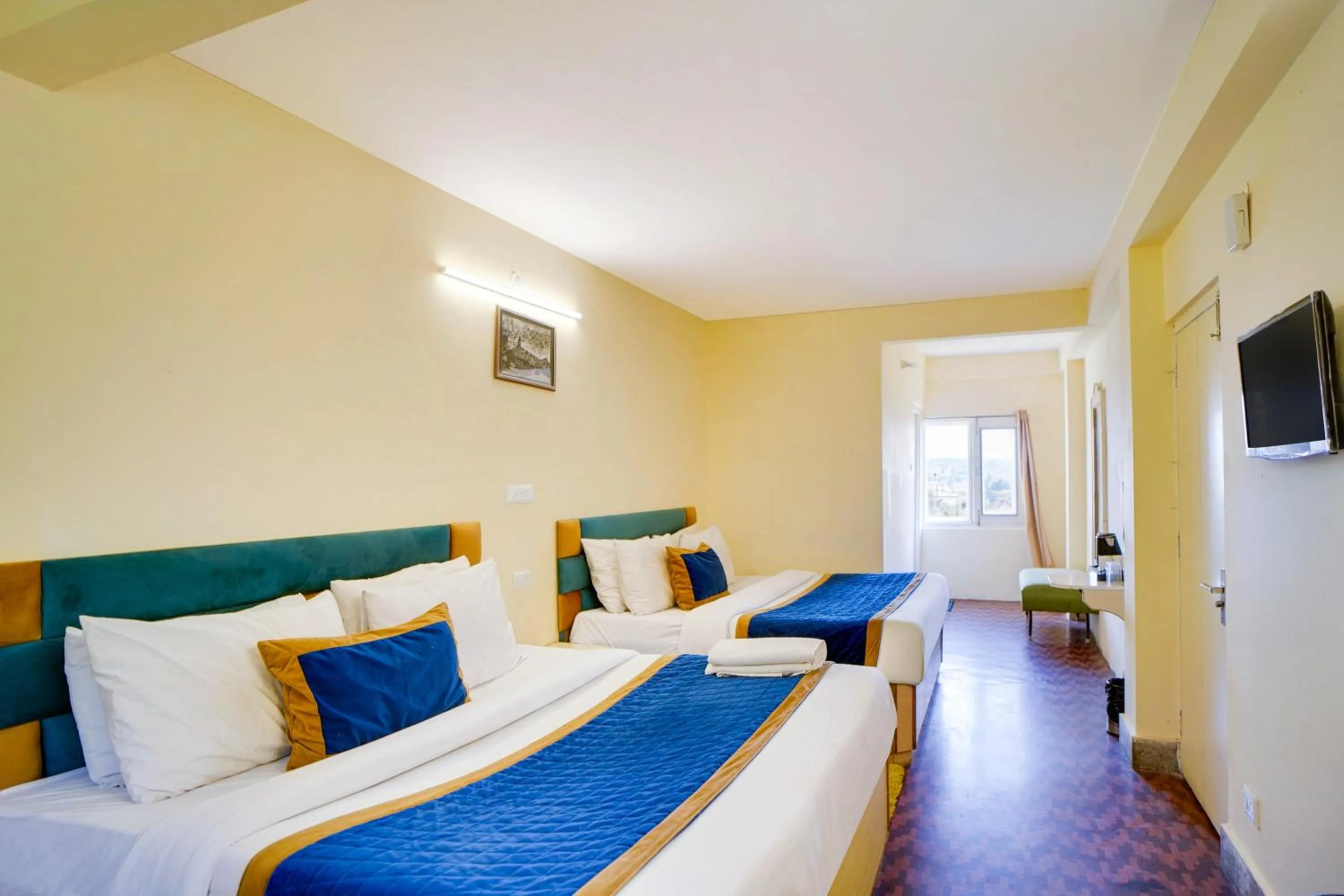 Bed in The Ashoka Inn 300mts walkable from Mall Road