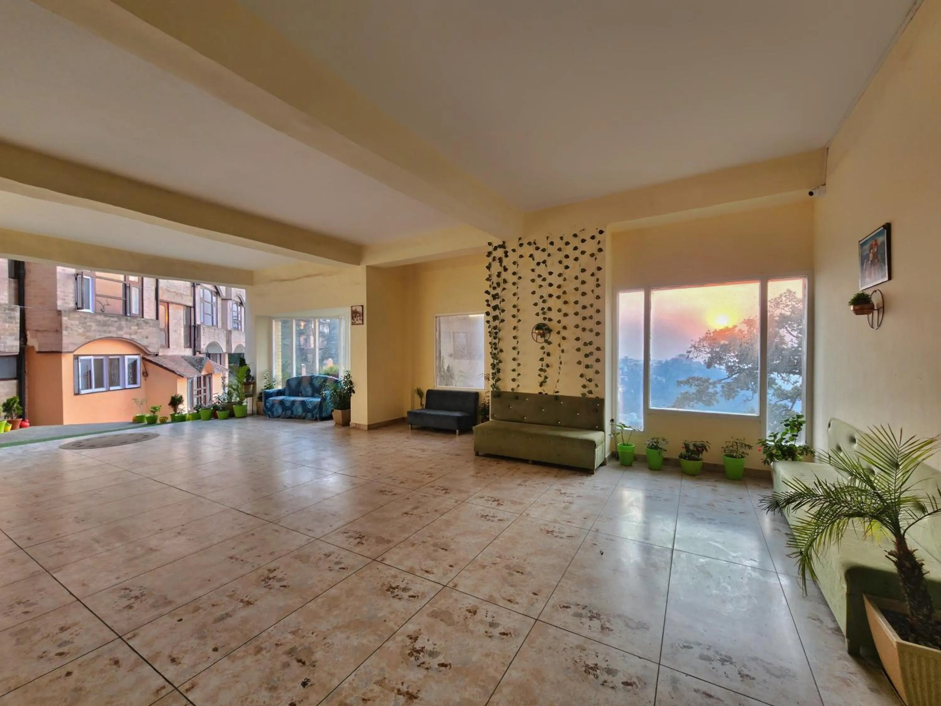 The Ashoka Inn 300mts walkable from Mall Road