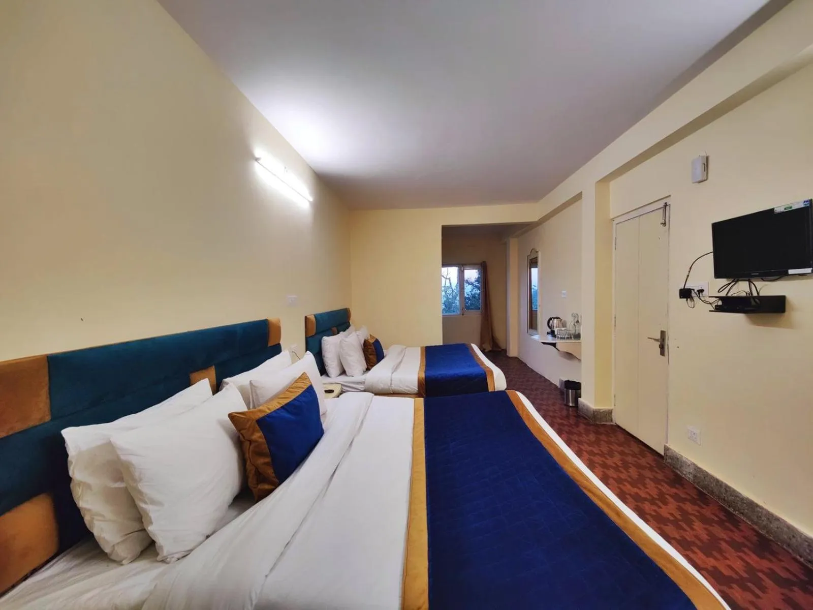 Bed in The Ashoka Inn 300mts walkable from Mall Road