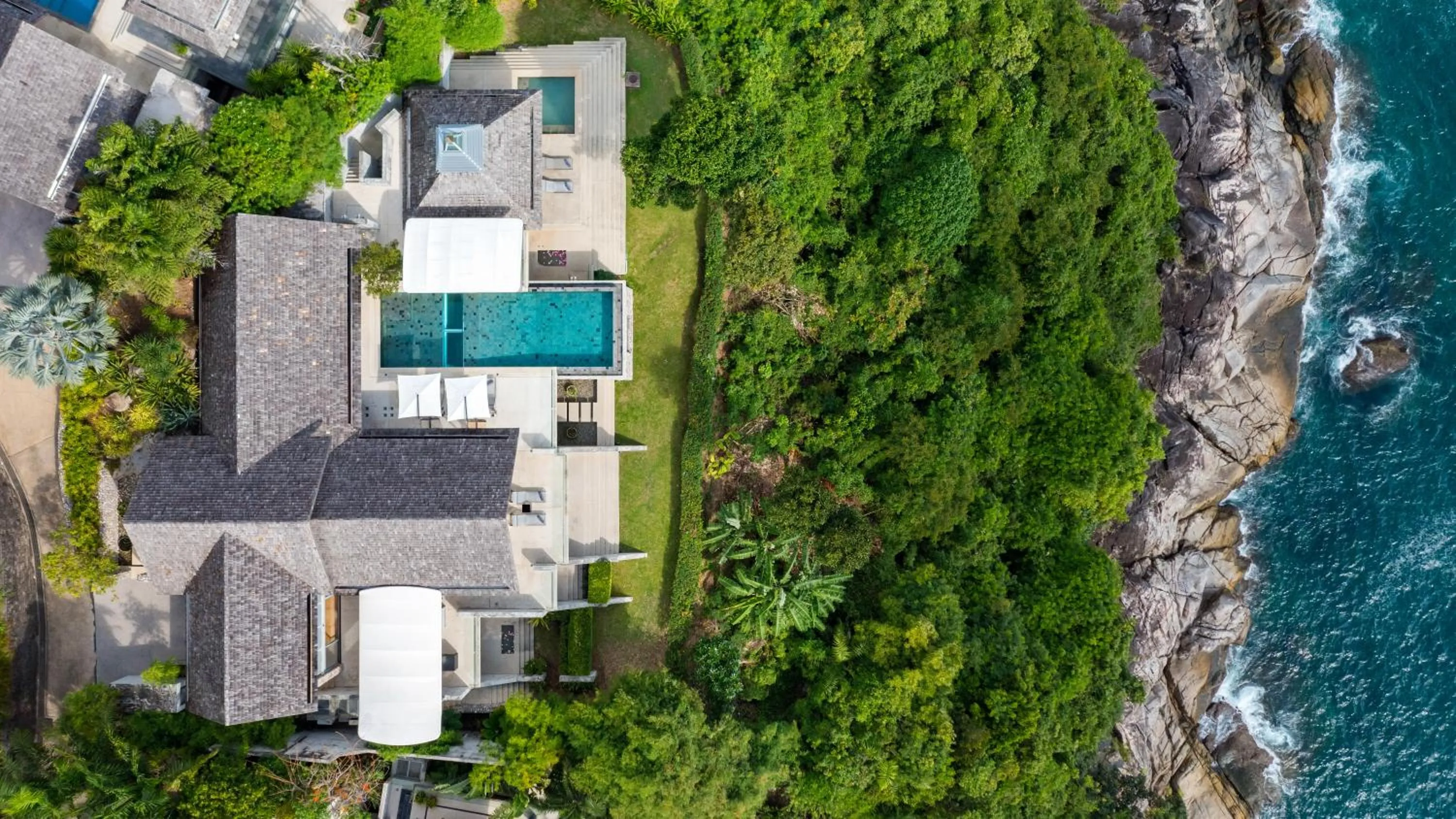 Property building in Villa Saengootsa