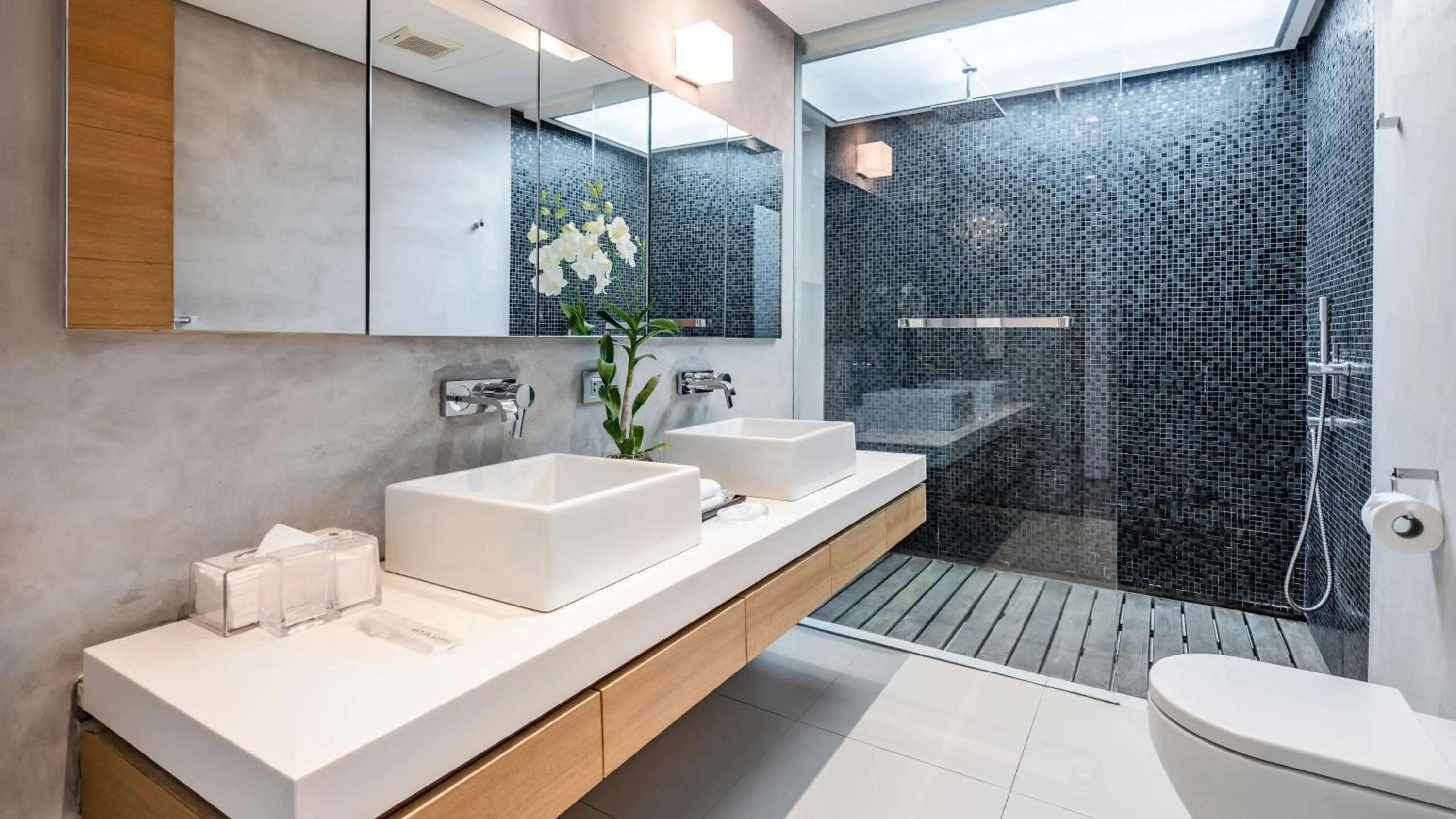 Shower in Villa Saengootsa