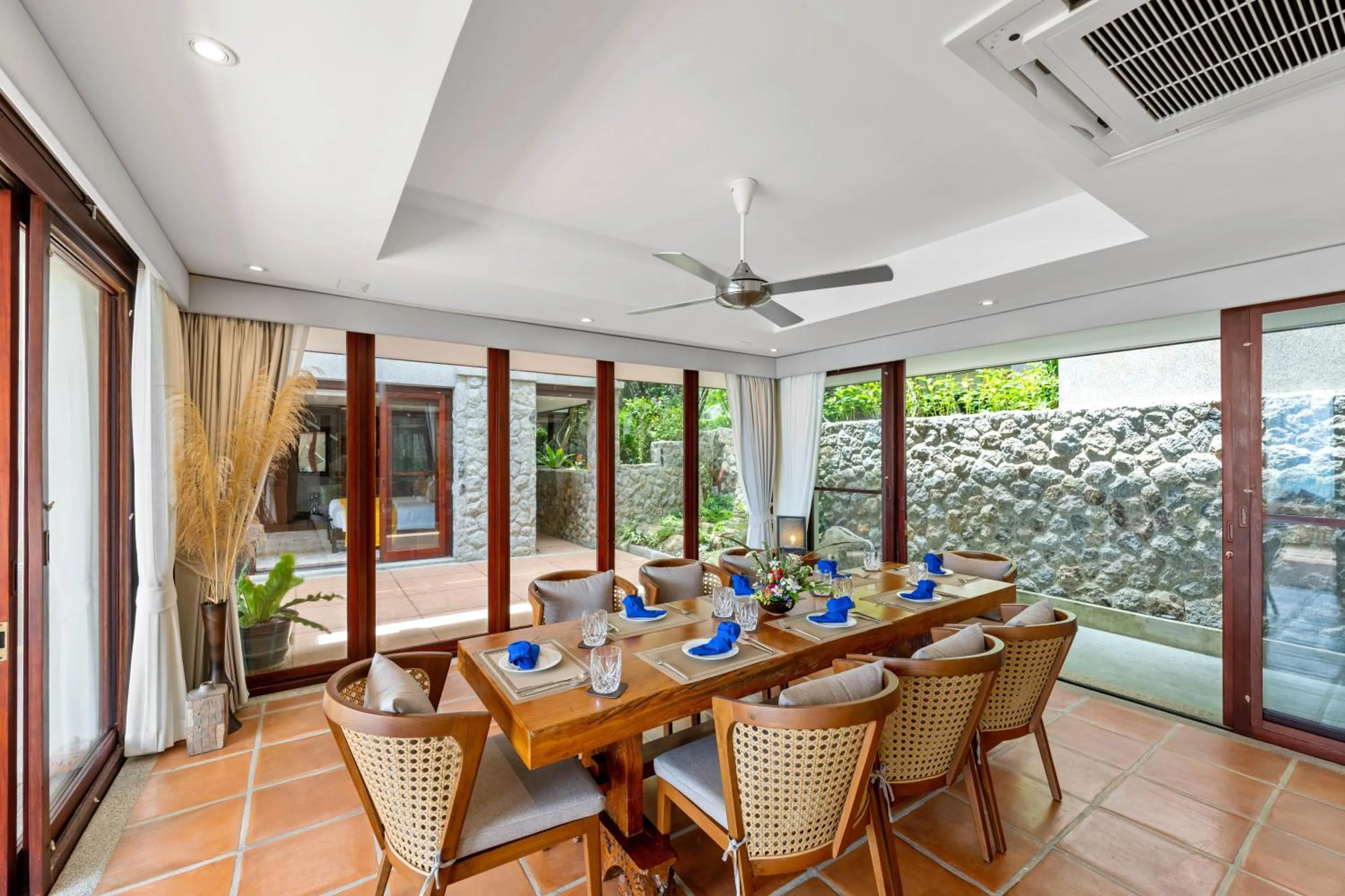Dining area in Villa Horizon
