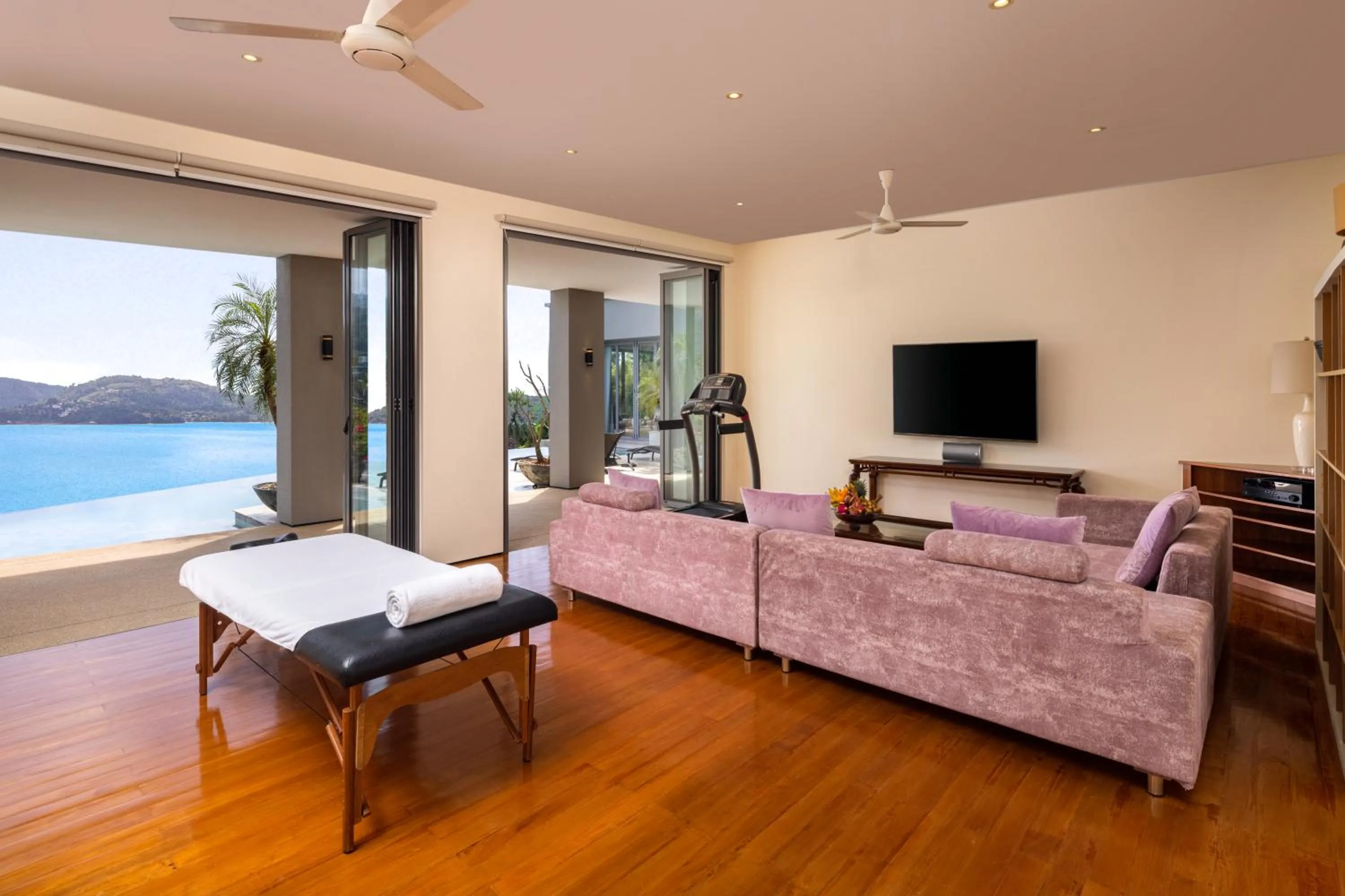 Communal lounge/ TV room in Villa Fah Sai