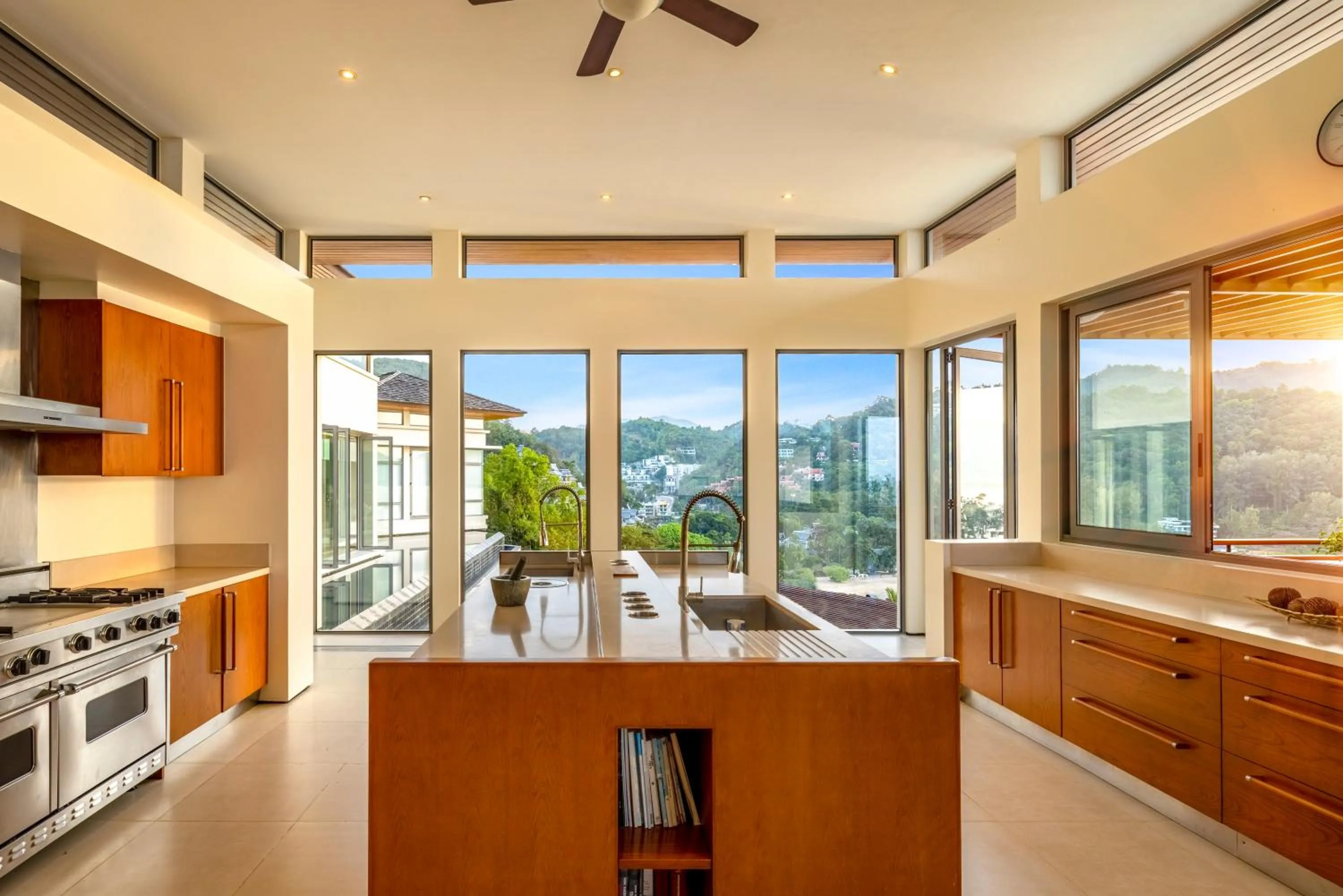 Kitchen or kitchenette in Villa Fah Sai