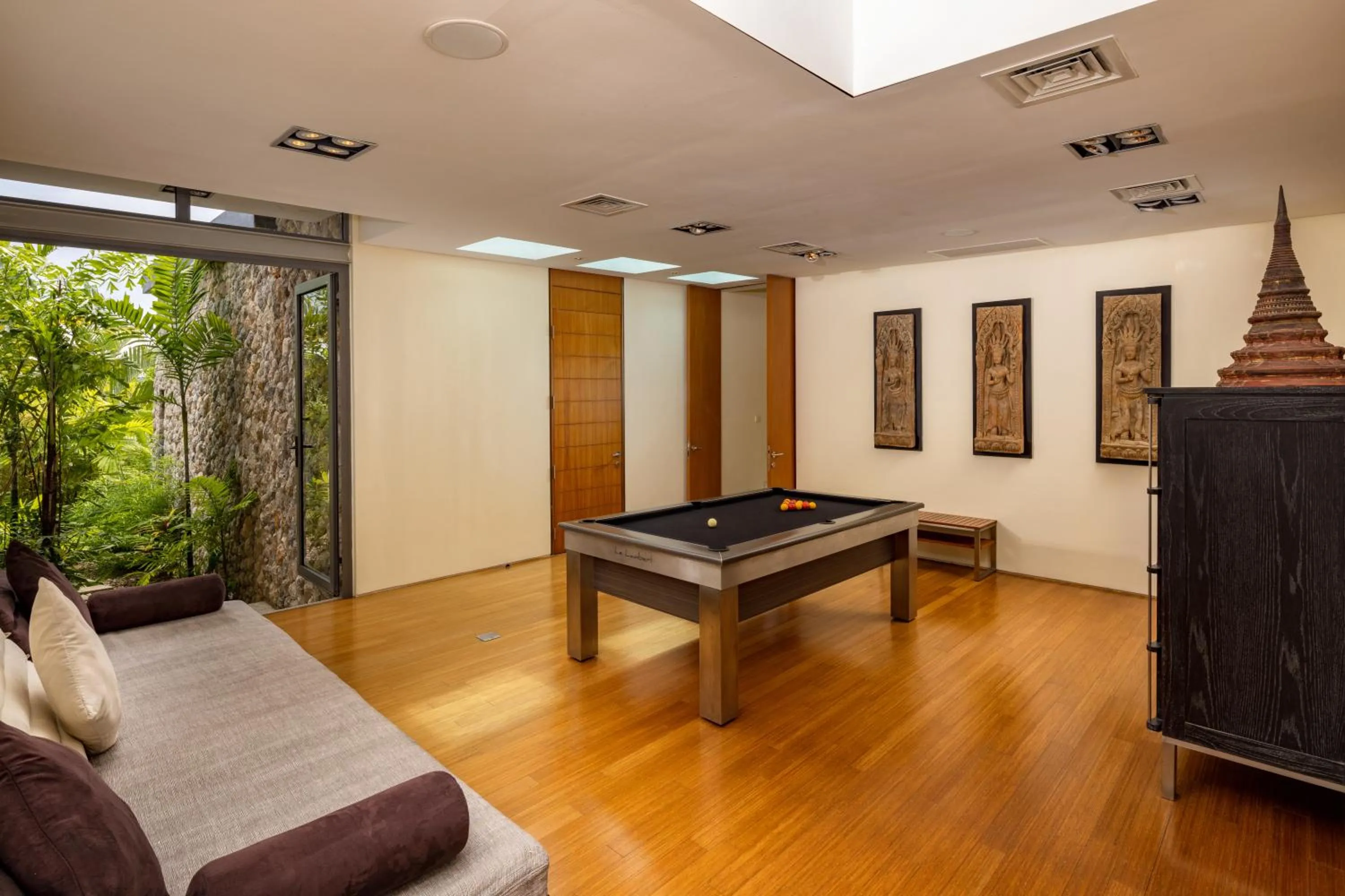 Billiard in Villa Benyasiri