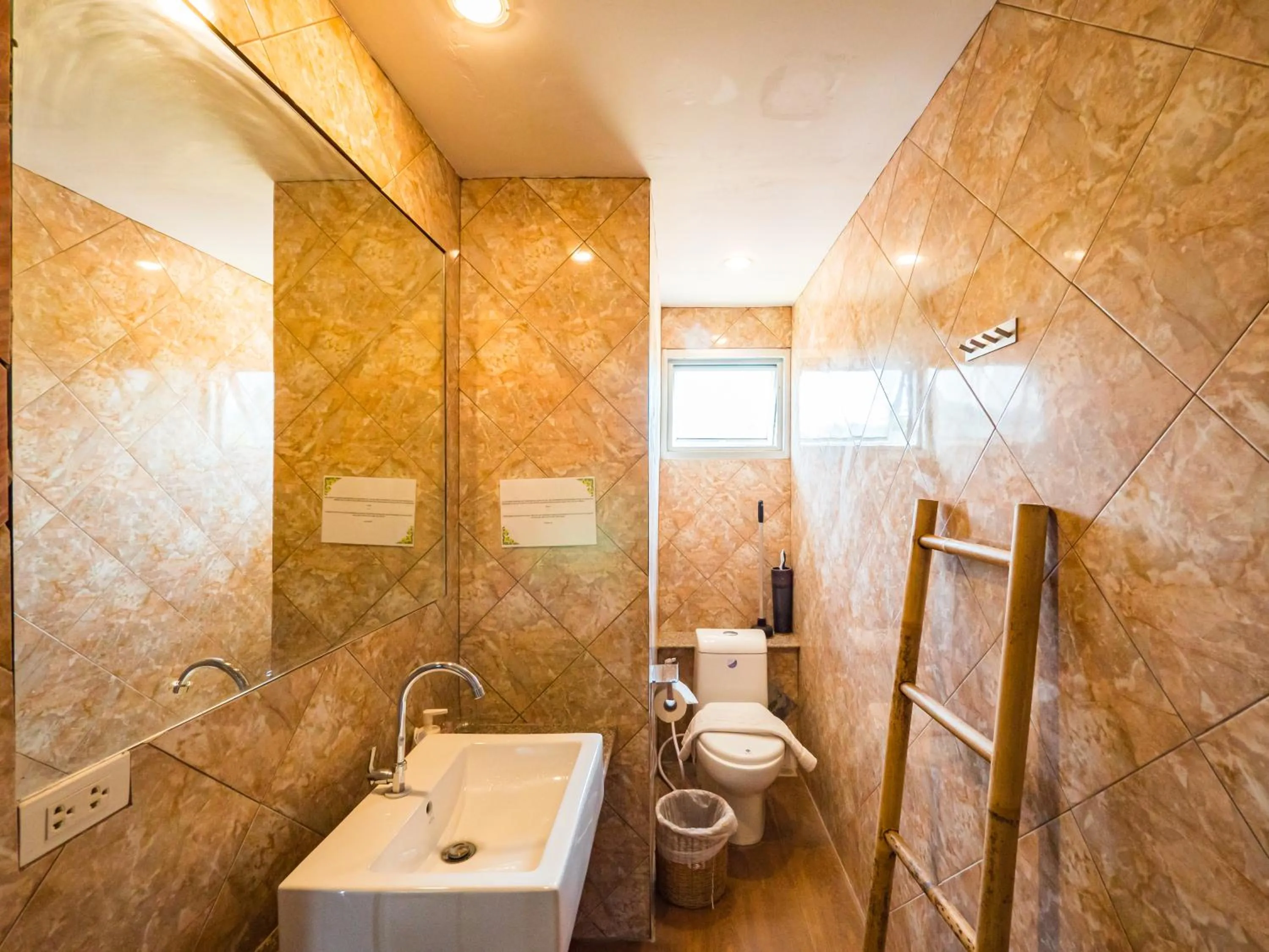 Shower in Lemon House apartment