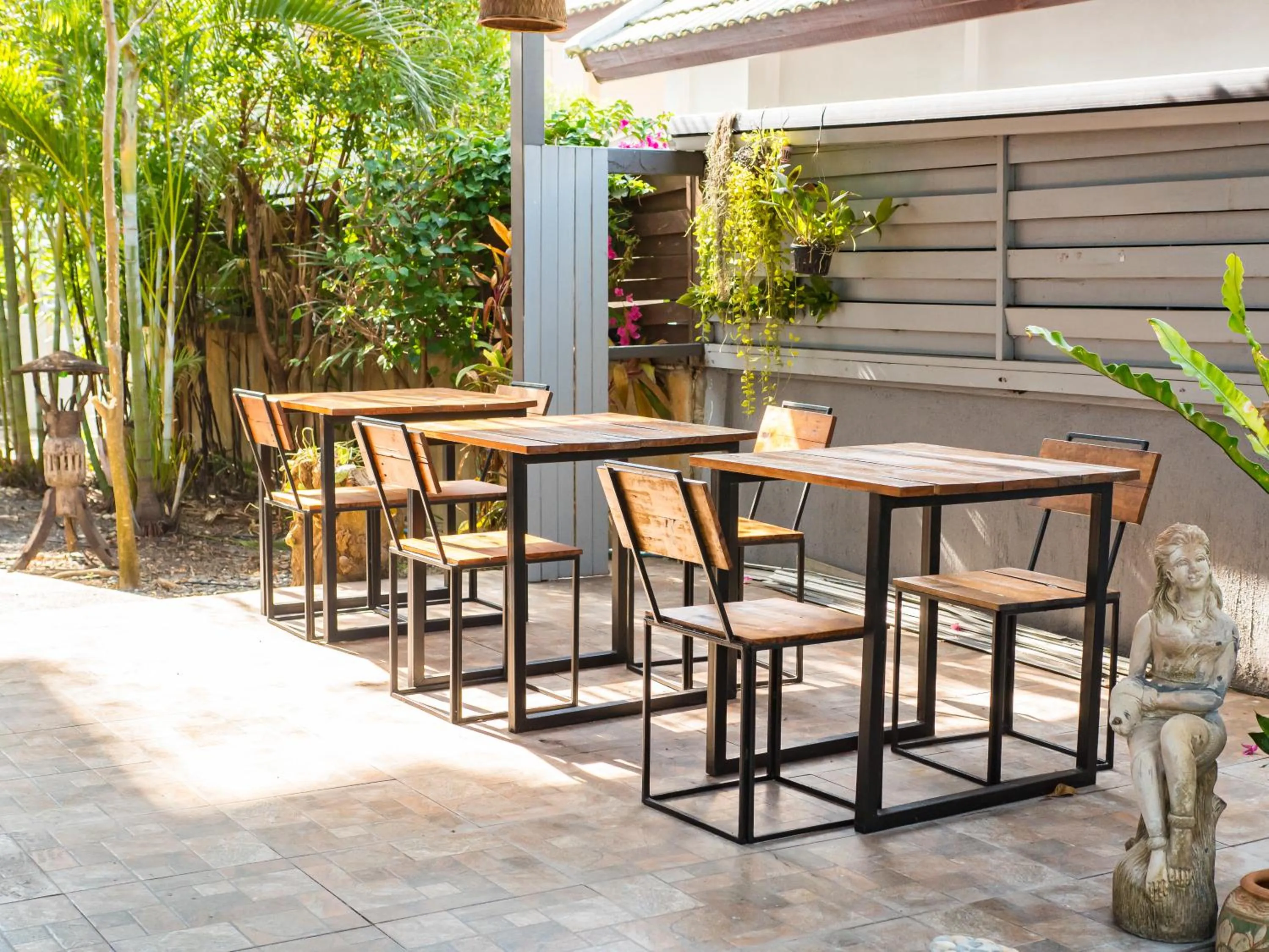 Spring in Lemon House apartment