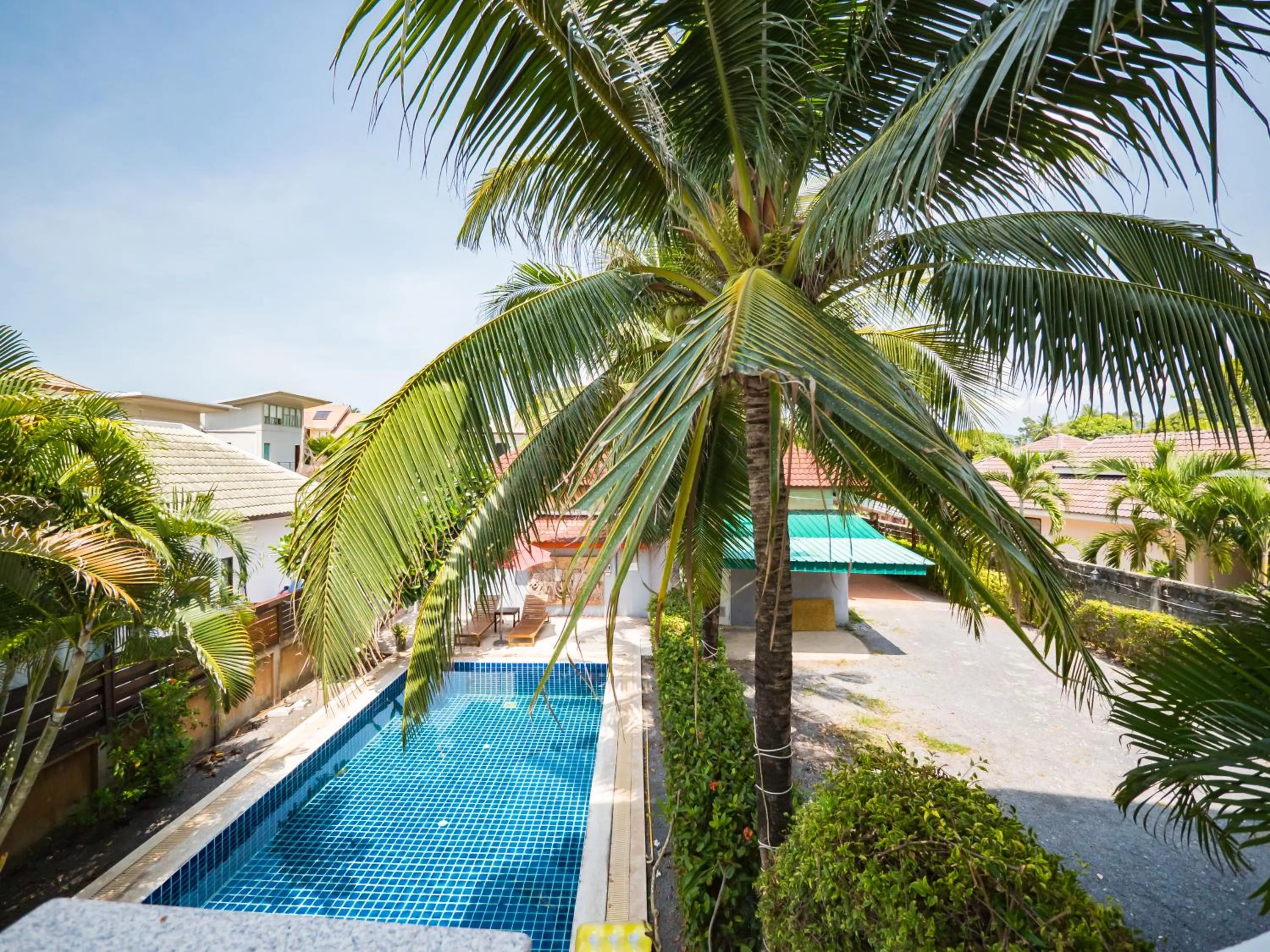 Day in Lemon House apartment