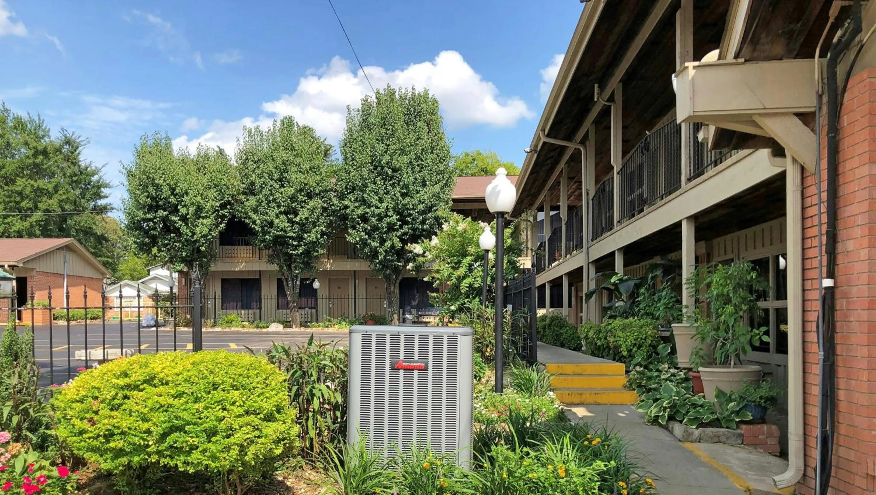 Charles Wesley Motor Lodge Downtown Broken Bow- Hochatown