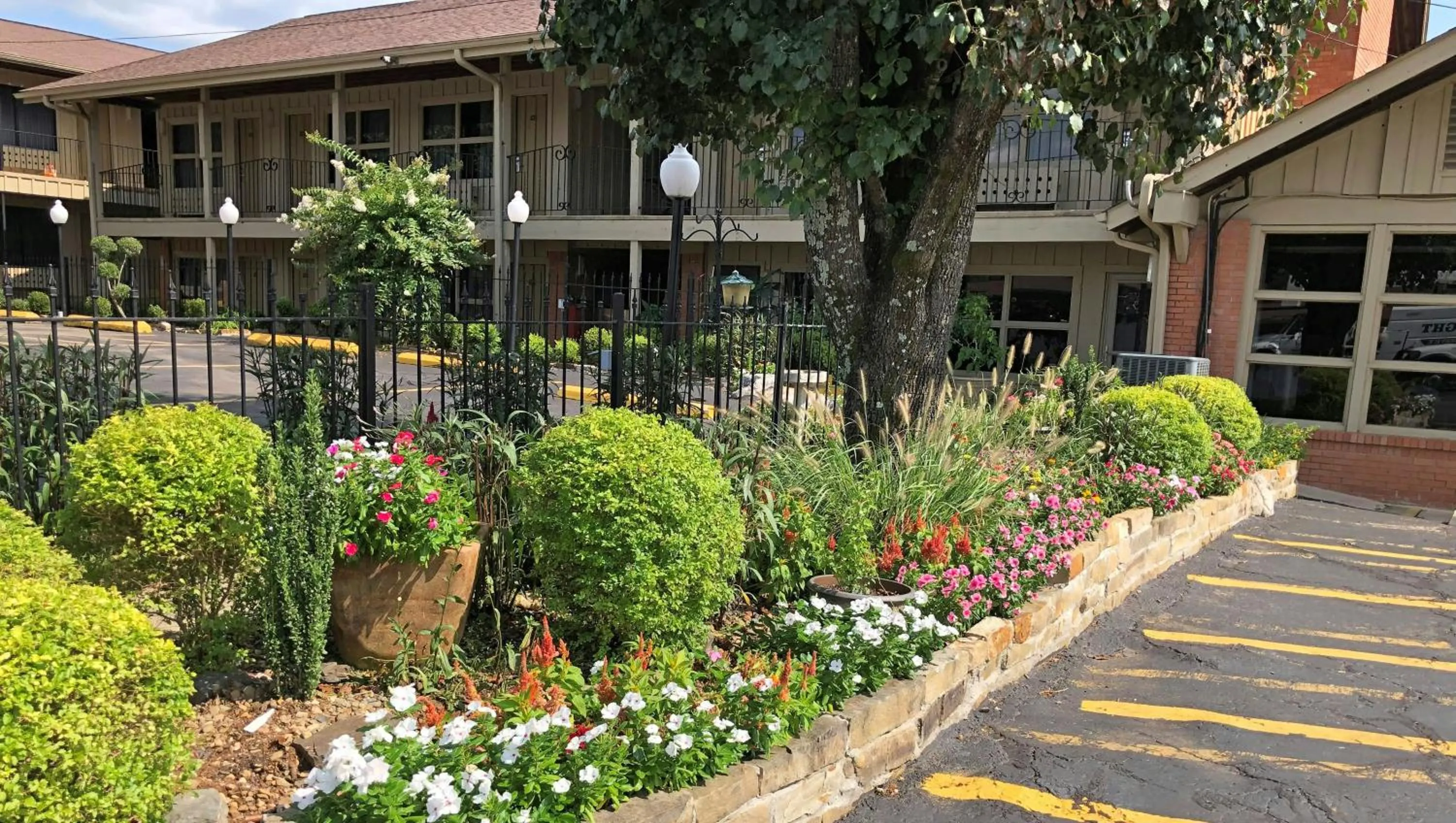 Charles Wesley Motor Lodge Downtown Broken Bow- Hochatown