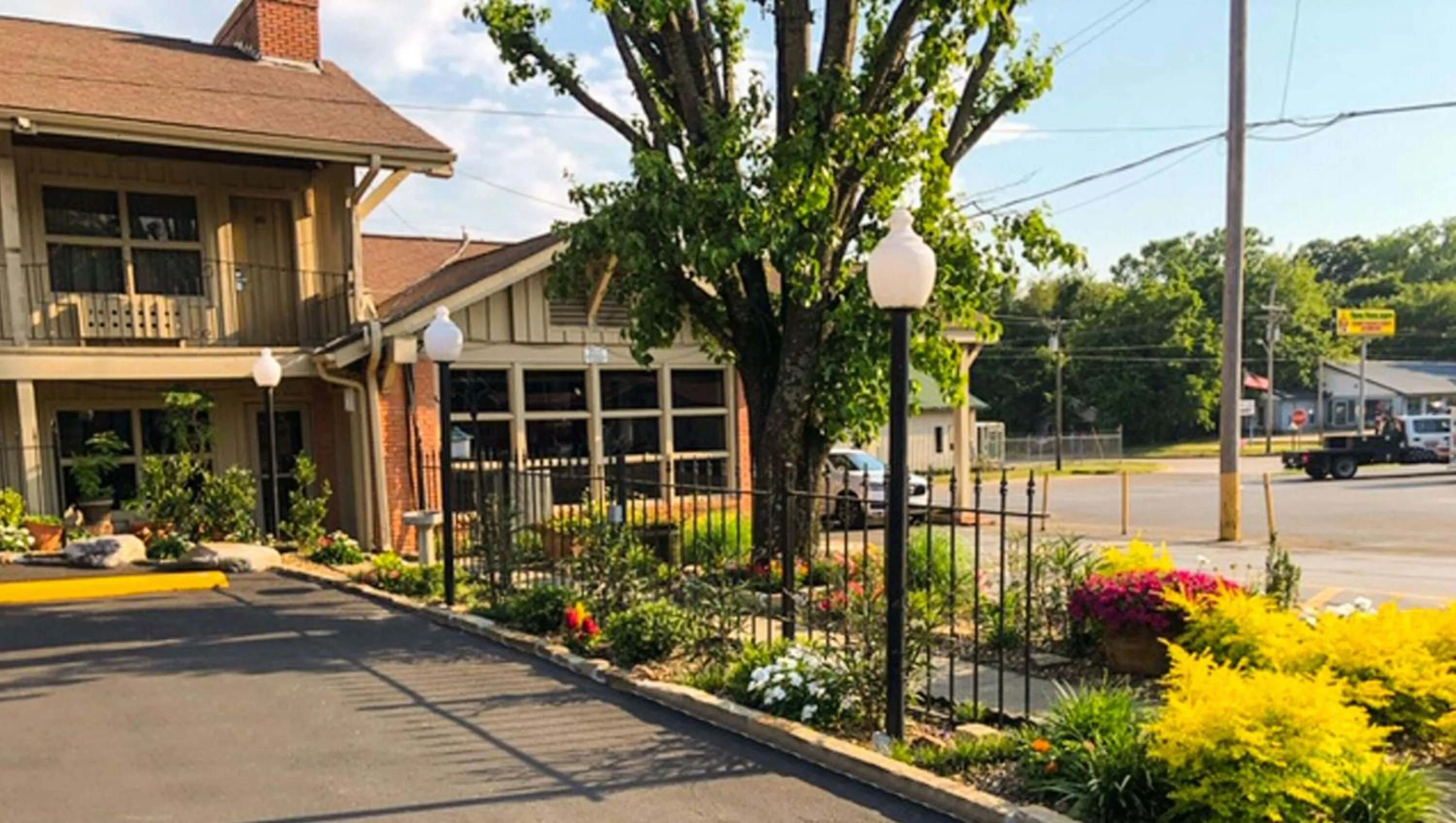 Charles Wesley Motor Lodge Downtown Broken Bow- Hochatown
