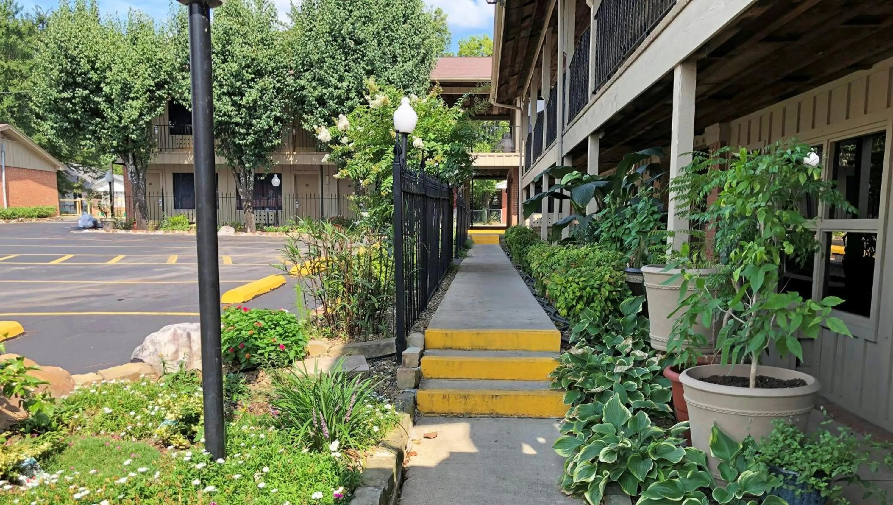 Charles Wesley Motor Lodge Downtown Broken Bow- Hochatown