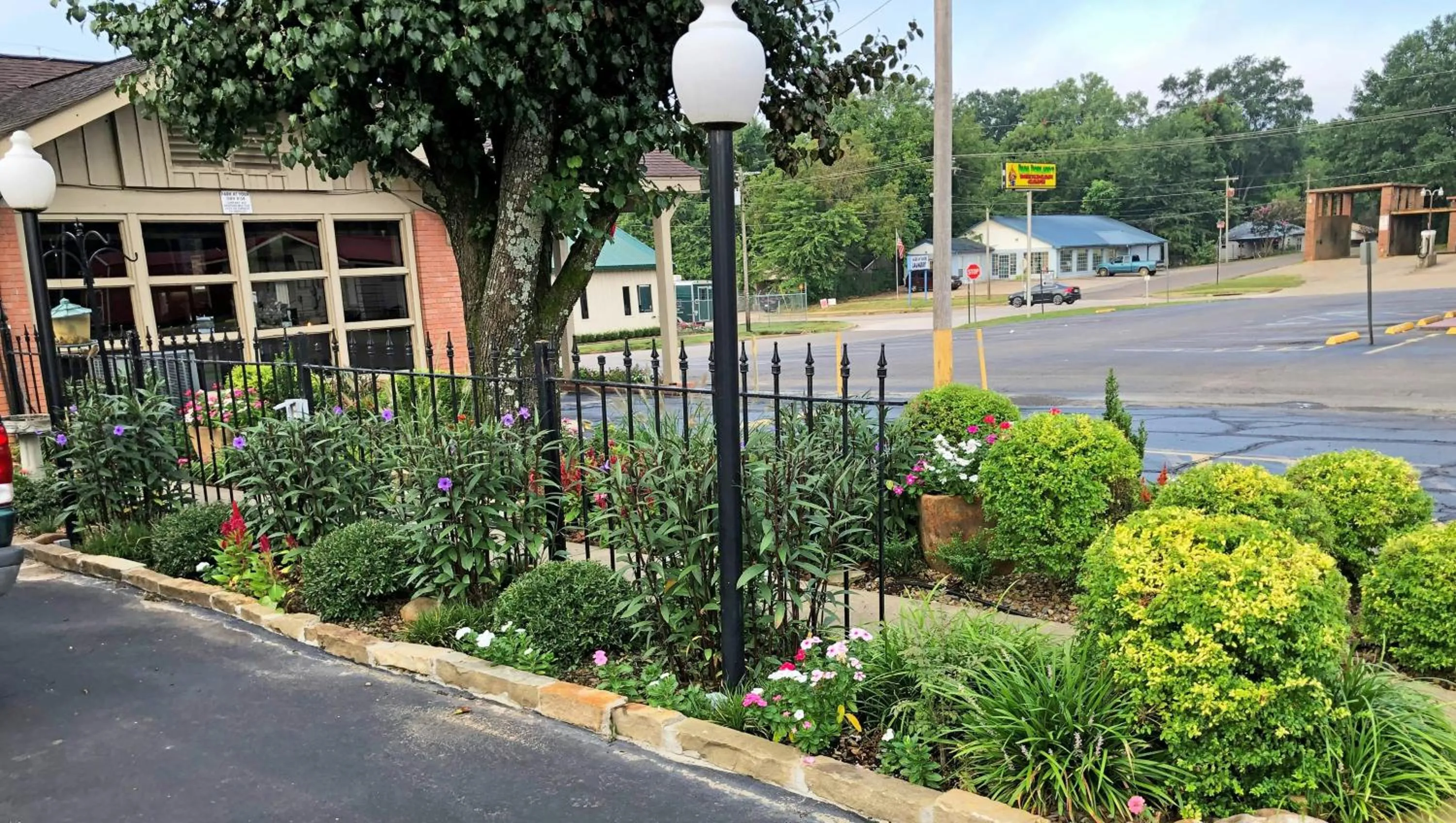 Charles Wesley Motor Lodge Downtown Broken Bow- Hochatown