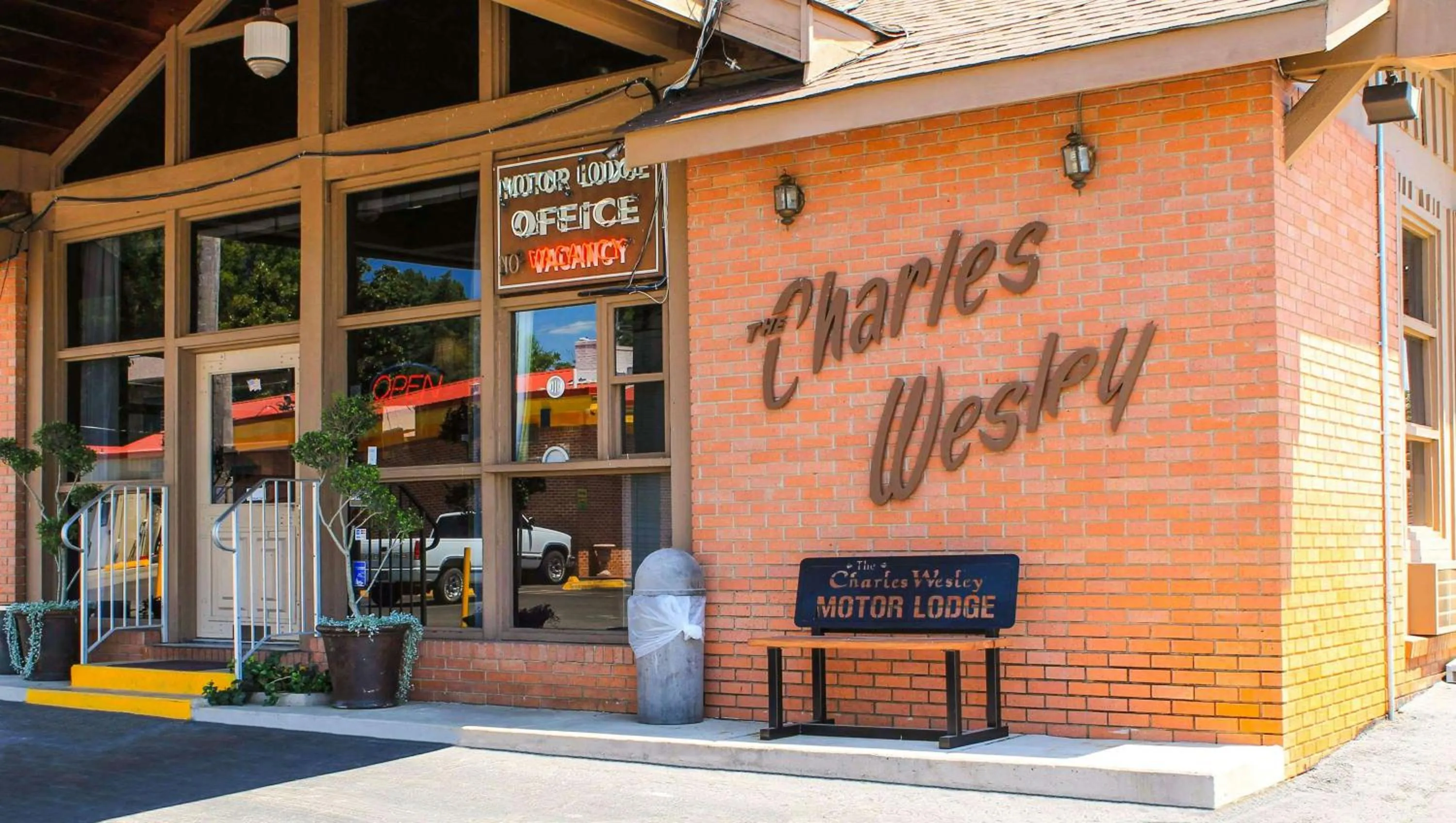 Charles Wesley Motor Lodge Downtown Broken Bow- Hochatown