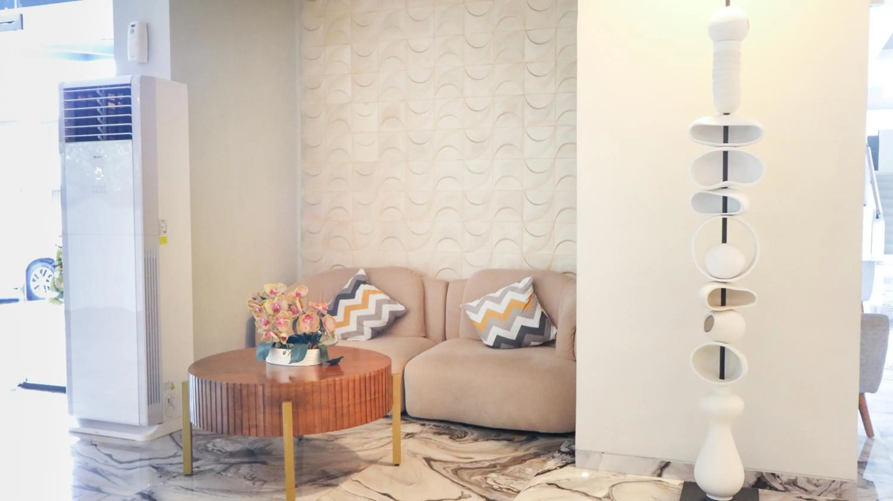 Front One Gosyen Hotel Salatiga